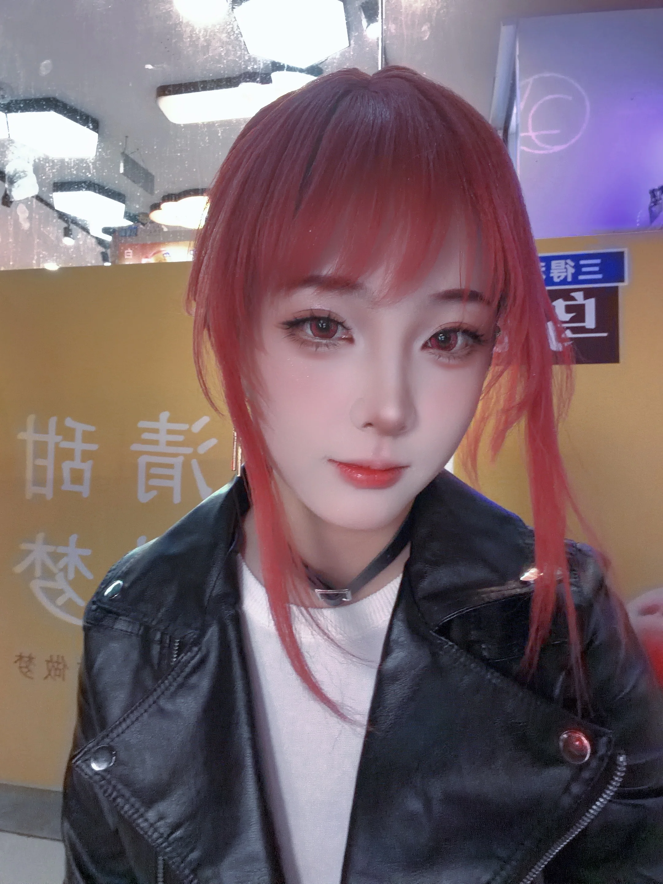 大学路街头夜拍，拍到半夜十二点的皮衣红发cosplay日常
