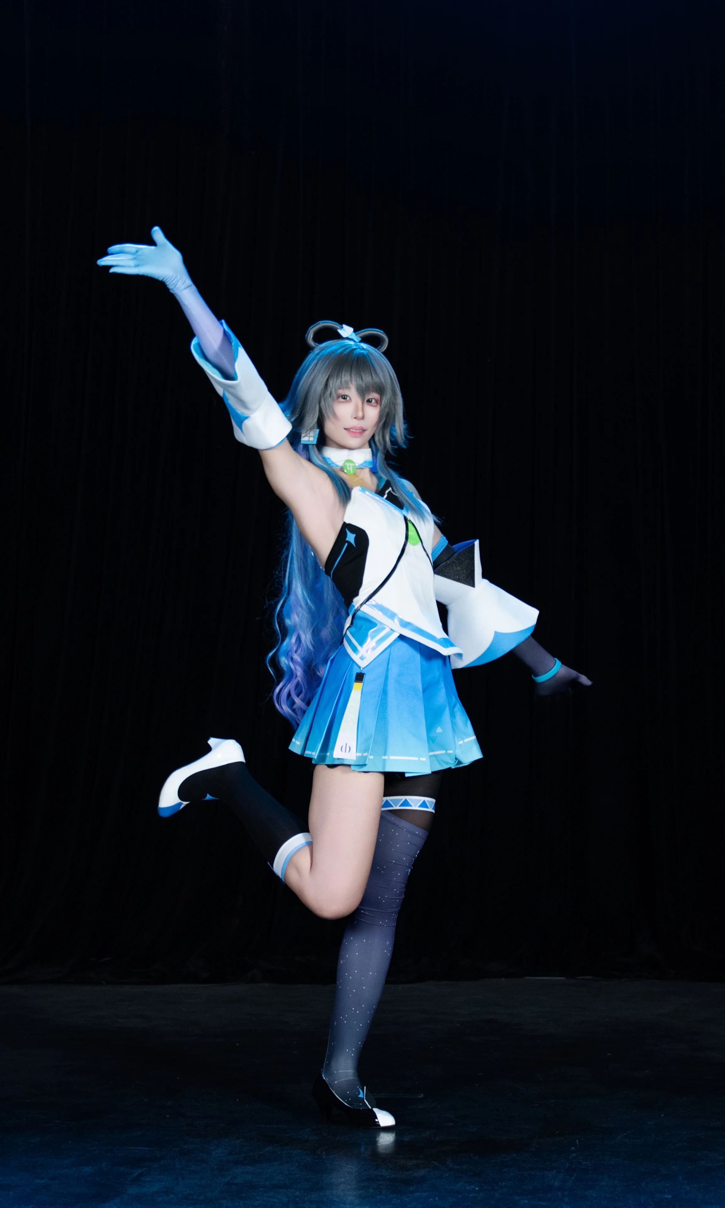 【洛天依cos】我的登场即是天意，公式服花絮随拍