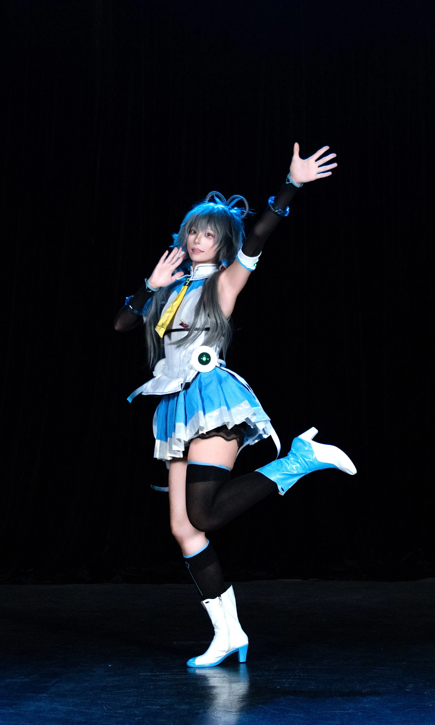【洛天依cos】我的登場即是天意，公式服花絮隨拍 - 第 2 張