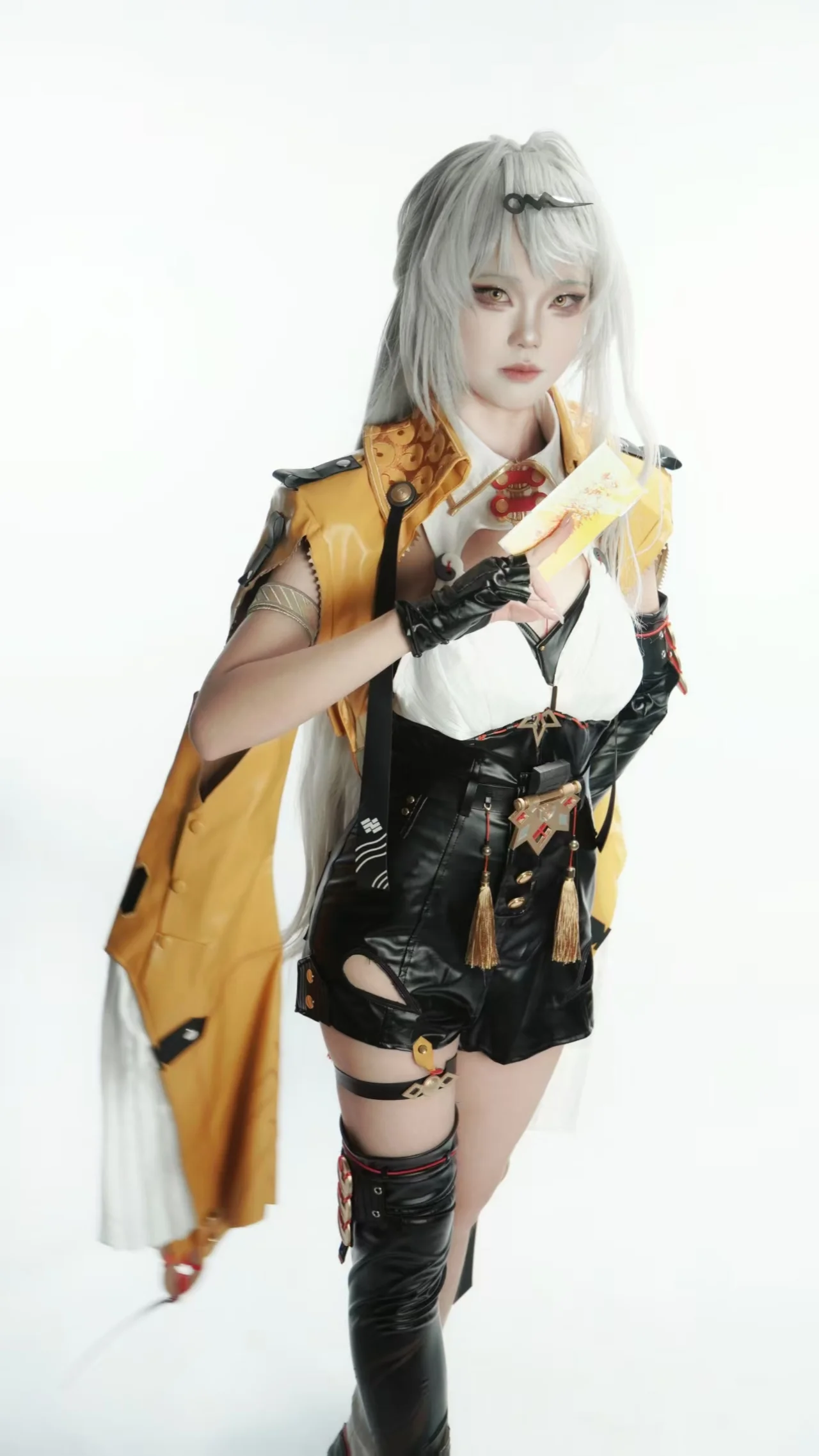 [Yixuan cosplay] Zenless Zone Zero: A Cool, Aloof Cultivator in Black Techwear and Mustard Yellow - Image 3