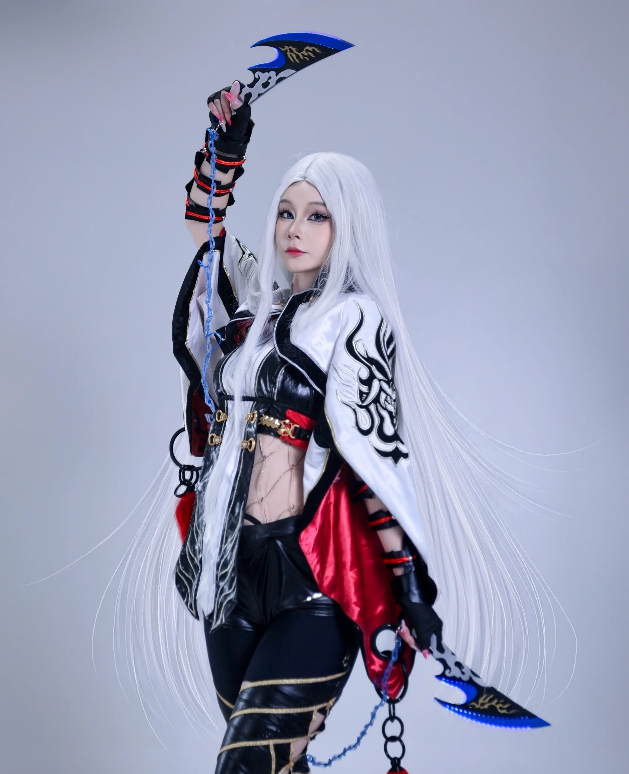 【季莹莹cos】永劫无间黑白衣袍藏锋芒，白发无常的凌厉感 - 第 2 张