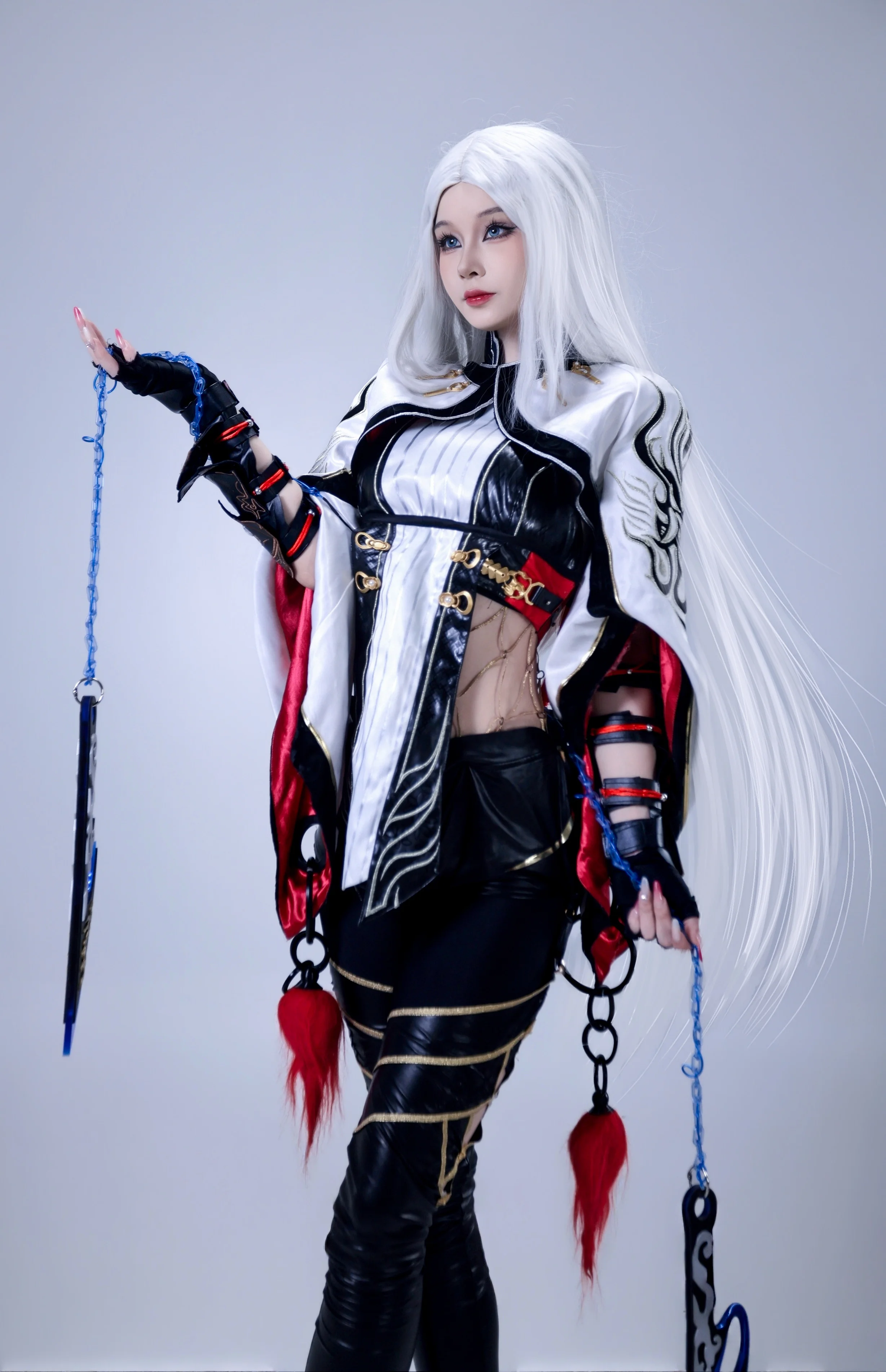 【季莹莹cos】永劫无间黑白衣袍藏锋芒，白发无常的凌厉感 - 第 3 张