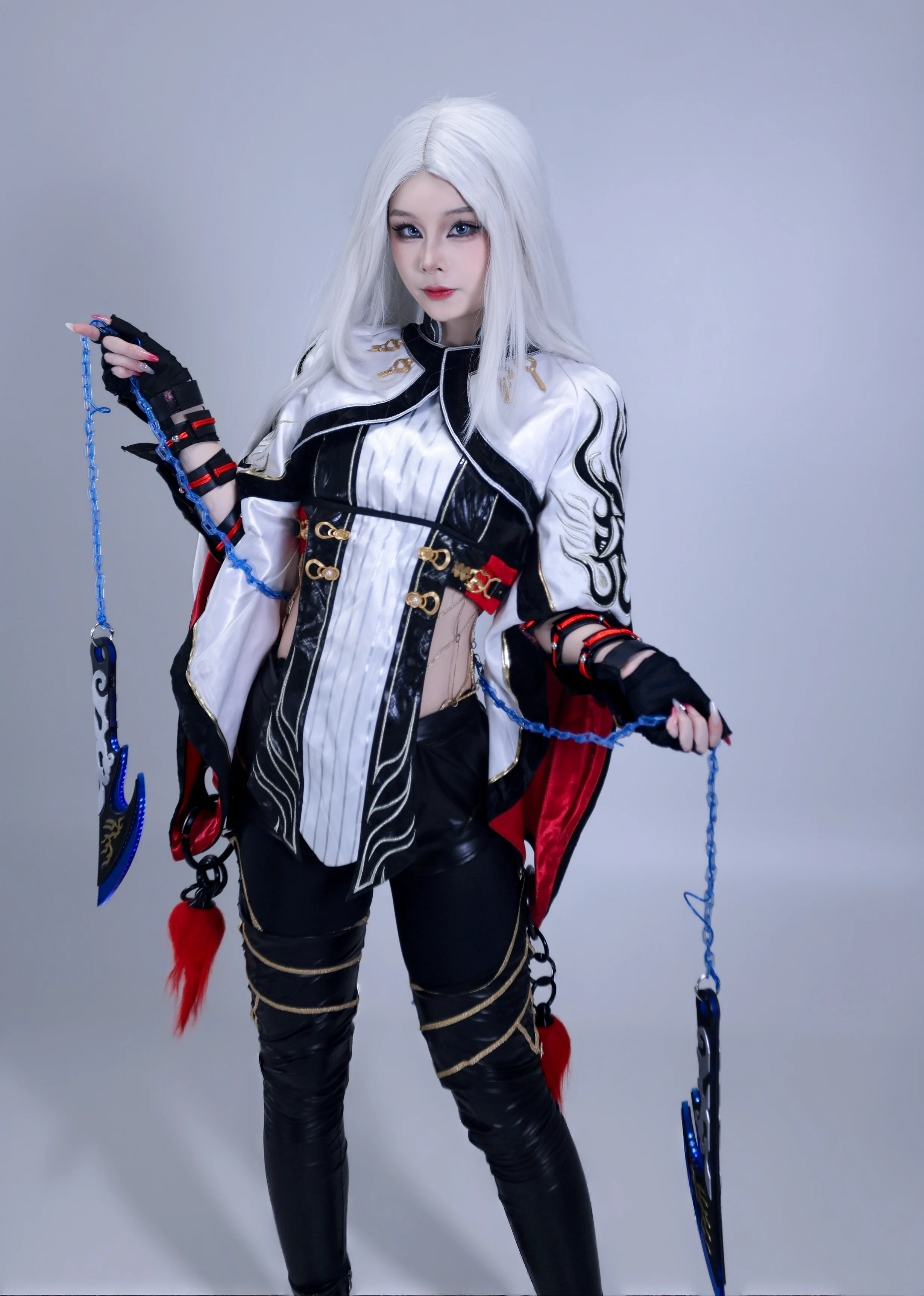 【季莹莹cos】永劫无间黑白衣袍藏锋芒，白发无常的凌厉感 - 第 4 张