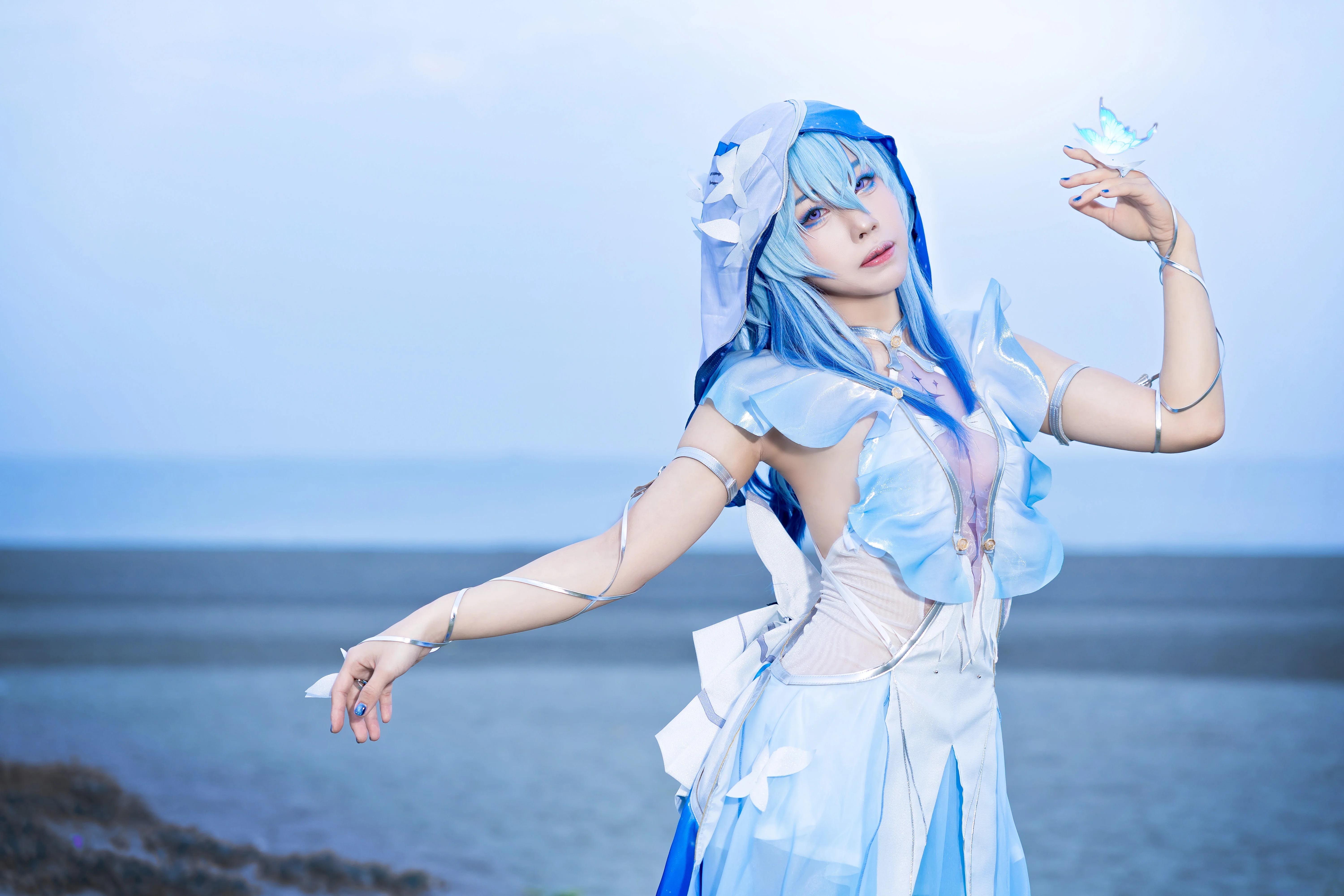 【守岸人cos】鸣潮海岸线，这次终于把守岸人的氛围感拍透了 - 第 2 张