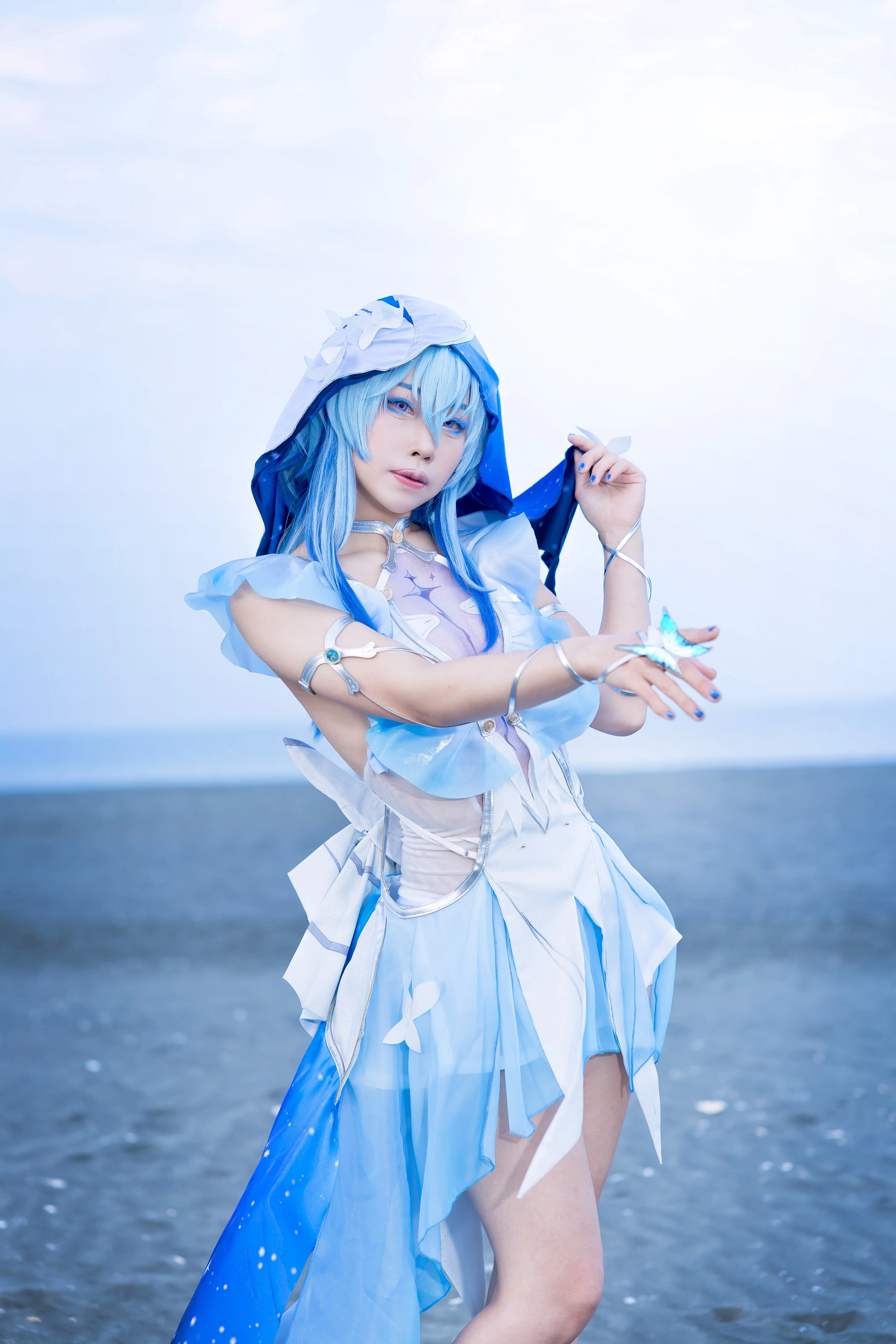 【守岸人cos】鸣潮海岸线，这次终于把守岸人的氛围感拍透了 - 第 4 张