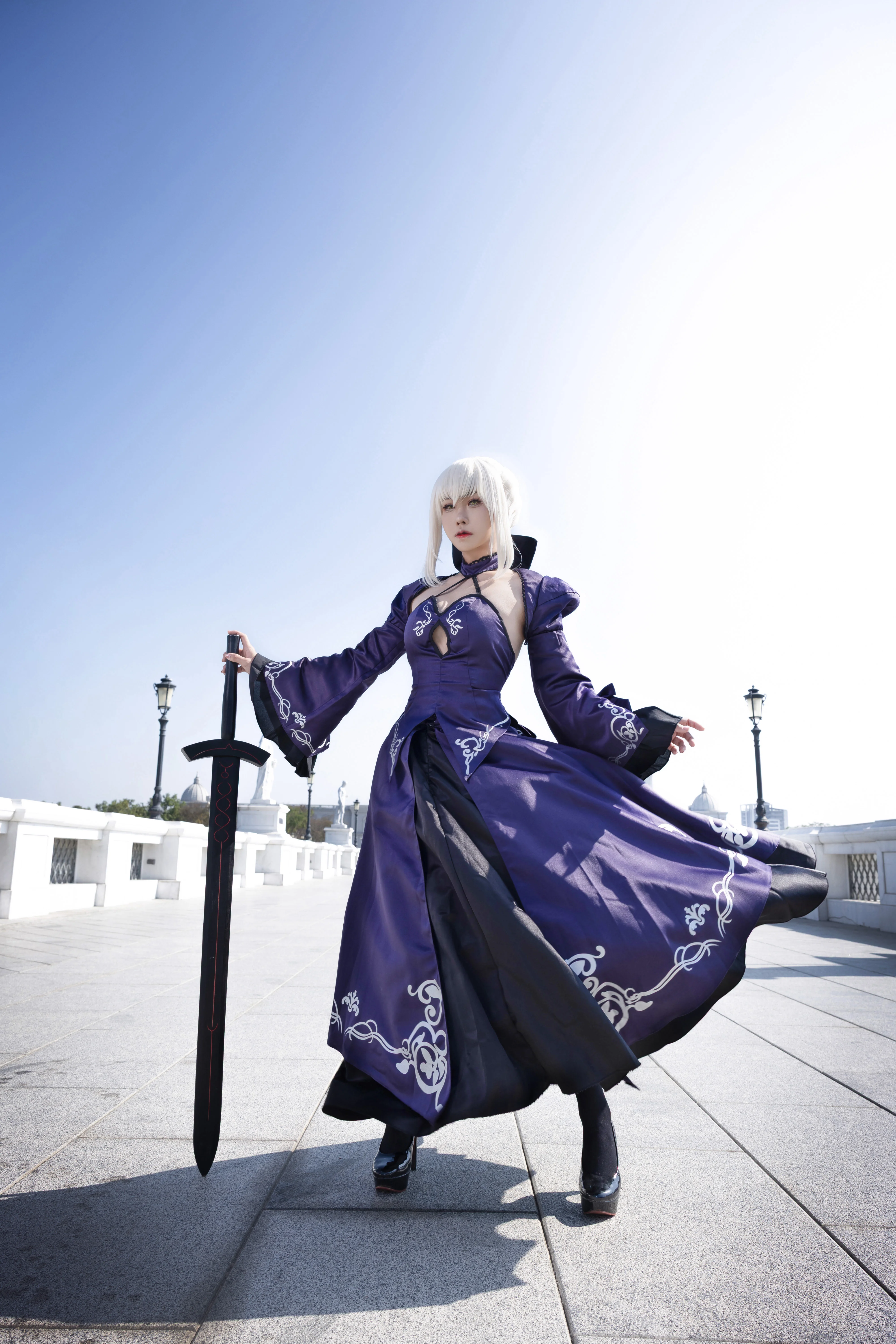 【Altria Cosplay】The Knight's Grace Strolling Among the White Arcades - Image 1