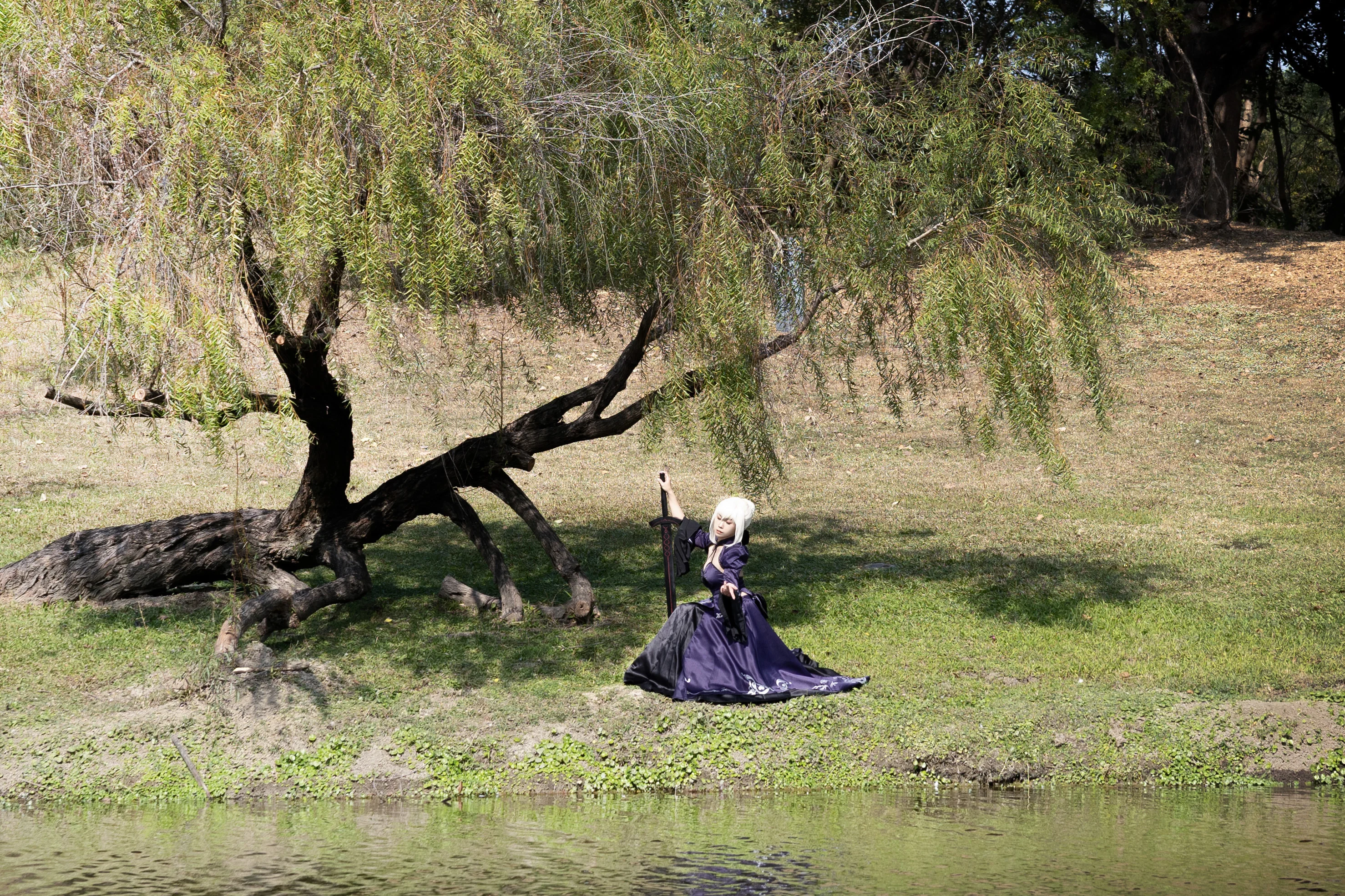 【Altria Cosplay】The Knight's Grace Strolling Among the White Arcades - Image 10