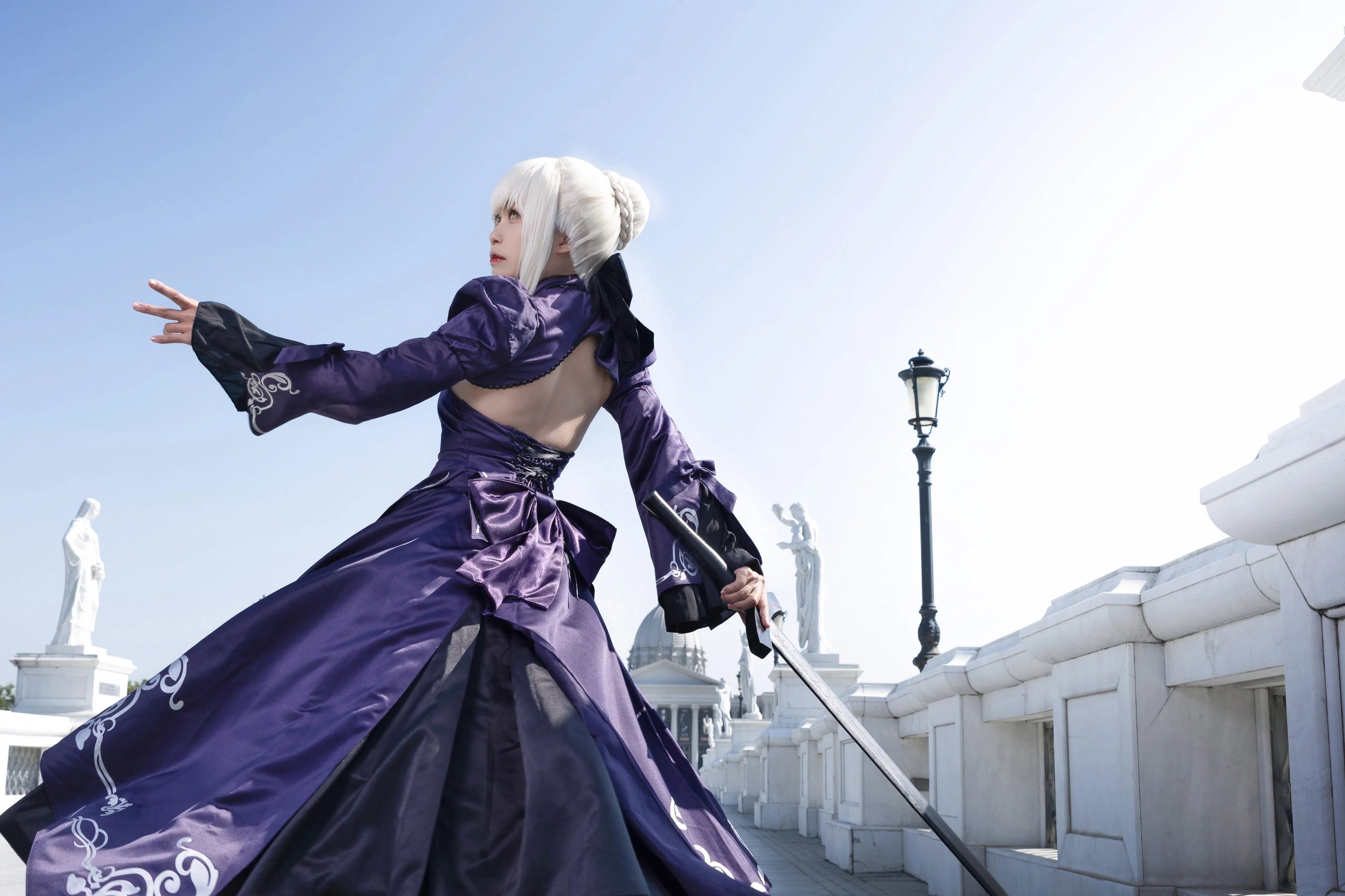 【Altria Cosplay】The Knight's Grace Strolling Among the White Arcades - Image 3