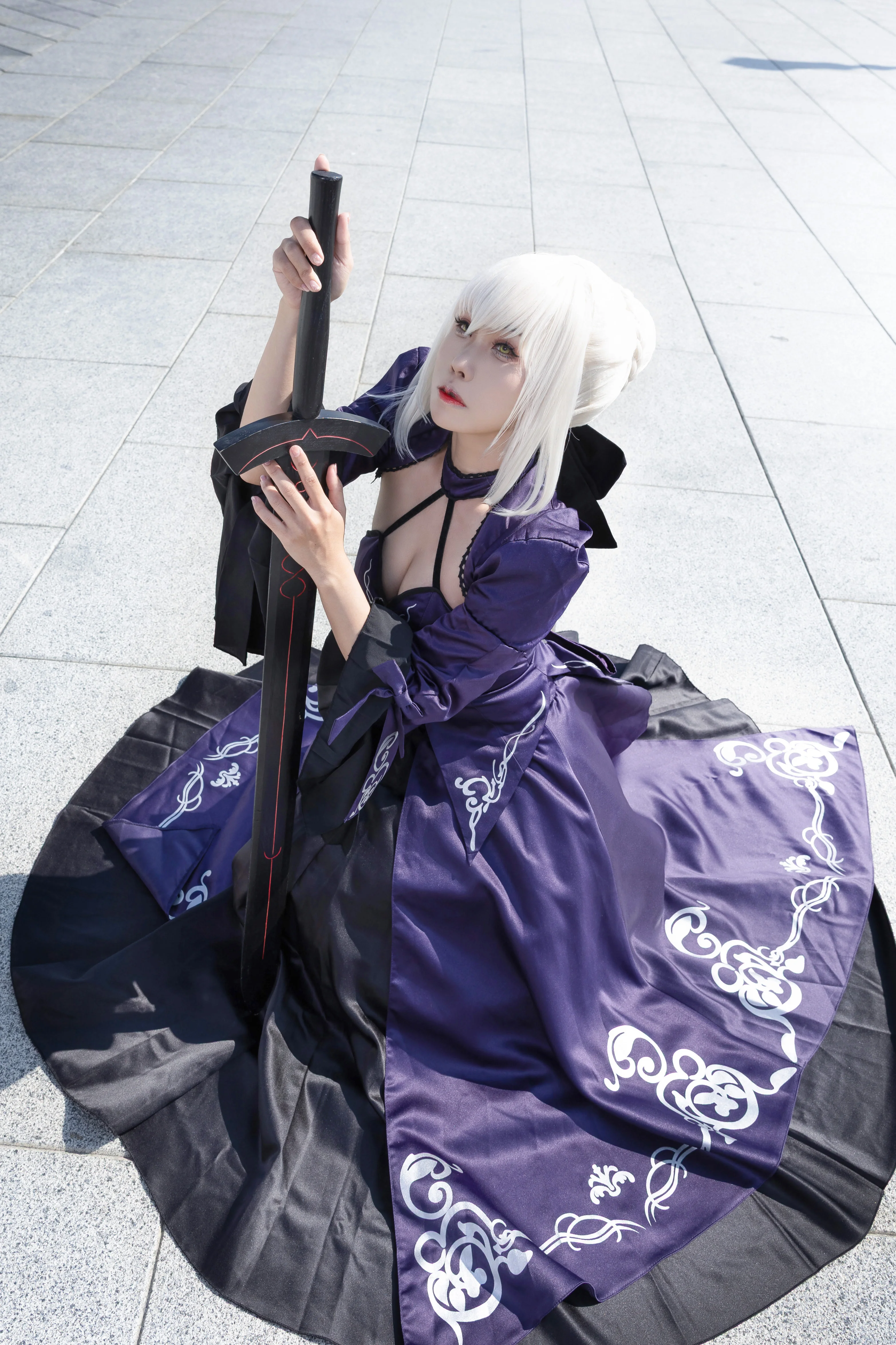 【Altria Cosplay】The Knight's Grace Strolling Among the White Arcades - Image 4