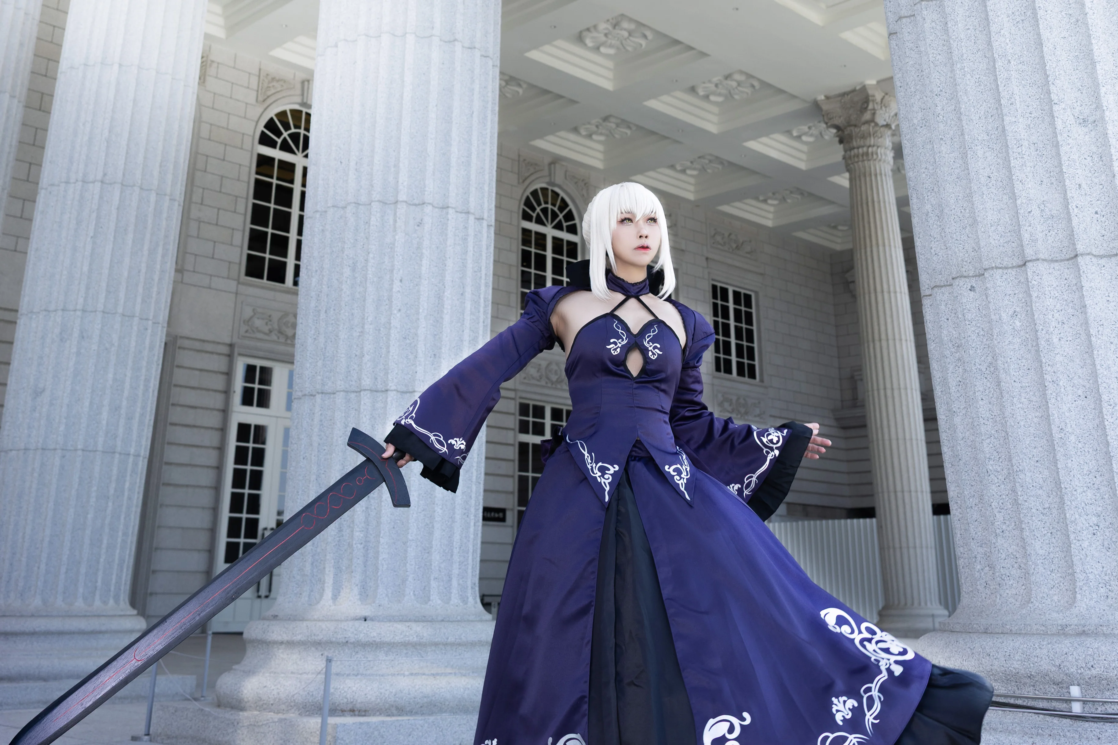 【Altria Cosplay】The Knight's Grace Strolling Among the White Arcades - Image 7