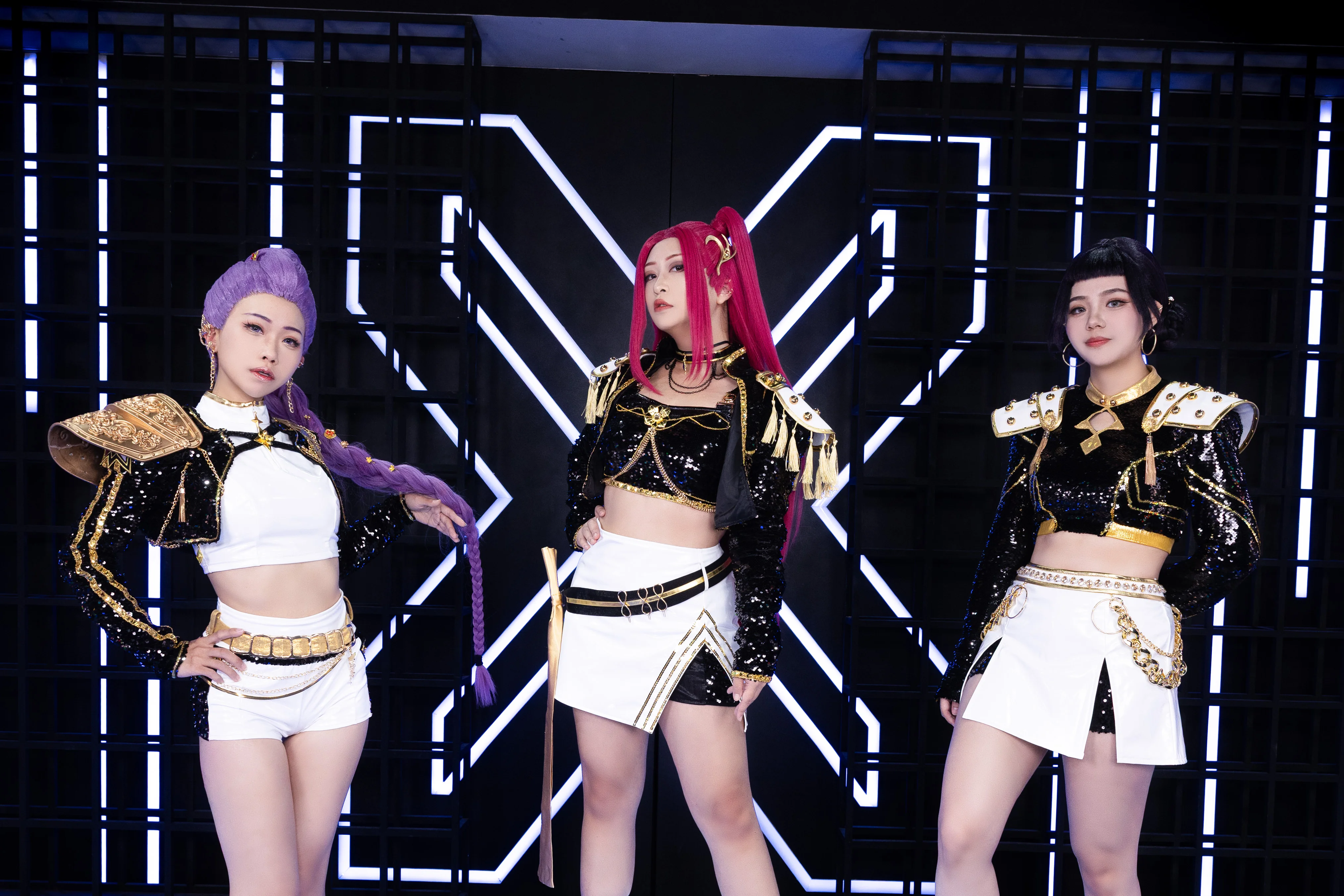 【魯米cos】獵魔女團舞臺造型，黑金亮片與幾何燈光 - 第 8 張