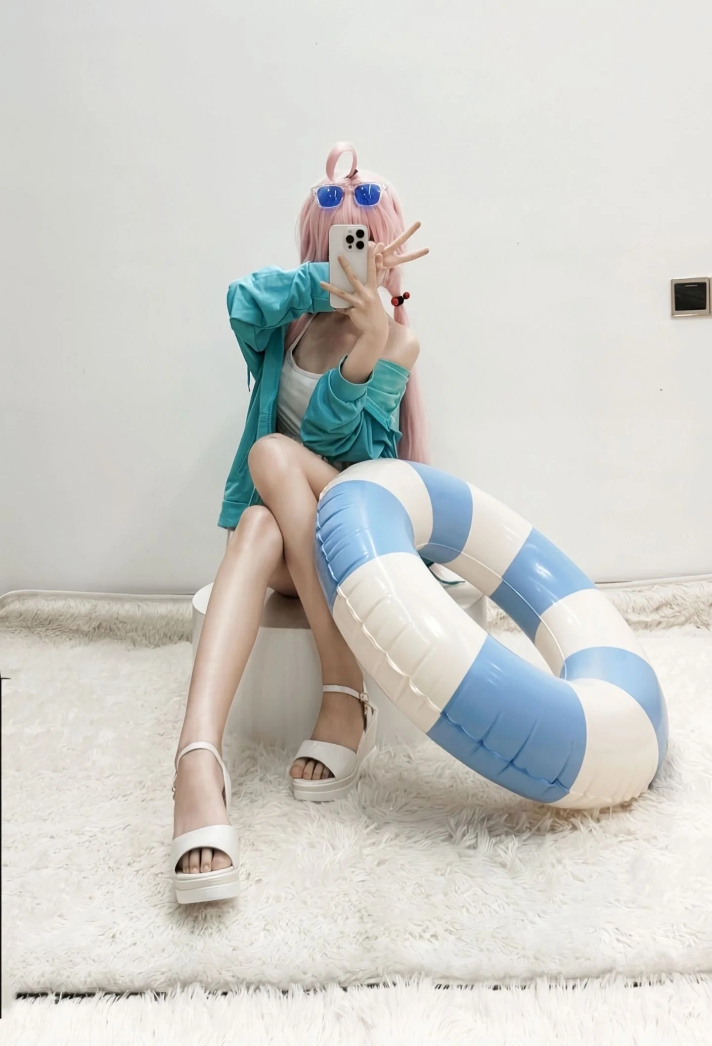 【小鳥遊星野cos】藍白泳圈夏日感，居家自拍也能很有氛圍 - 第 1 張