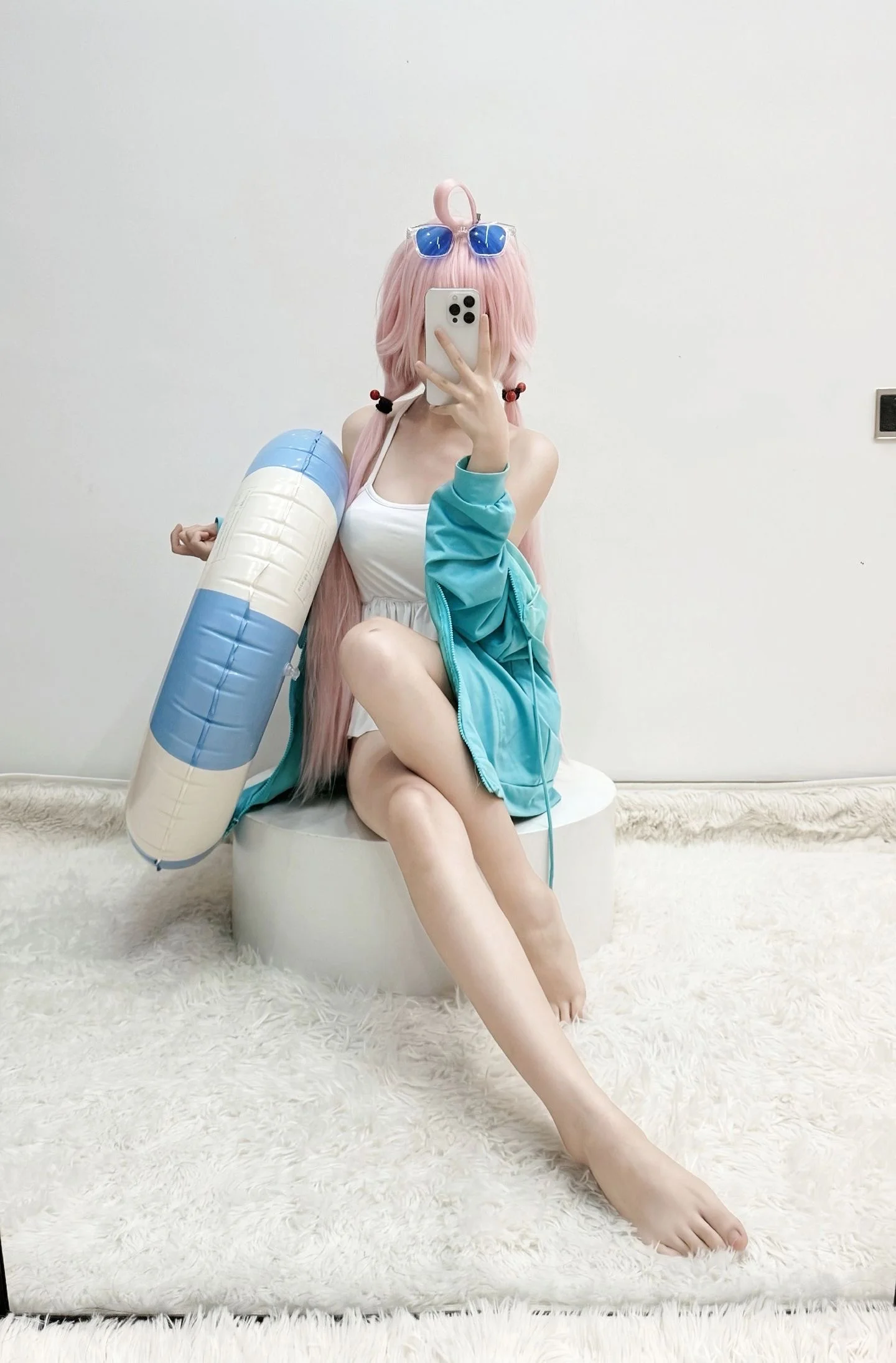 【小鳥遊星野cos】藍白泳圈夏日感，居家自拍也能很有氛圍