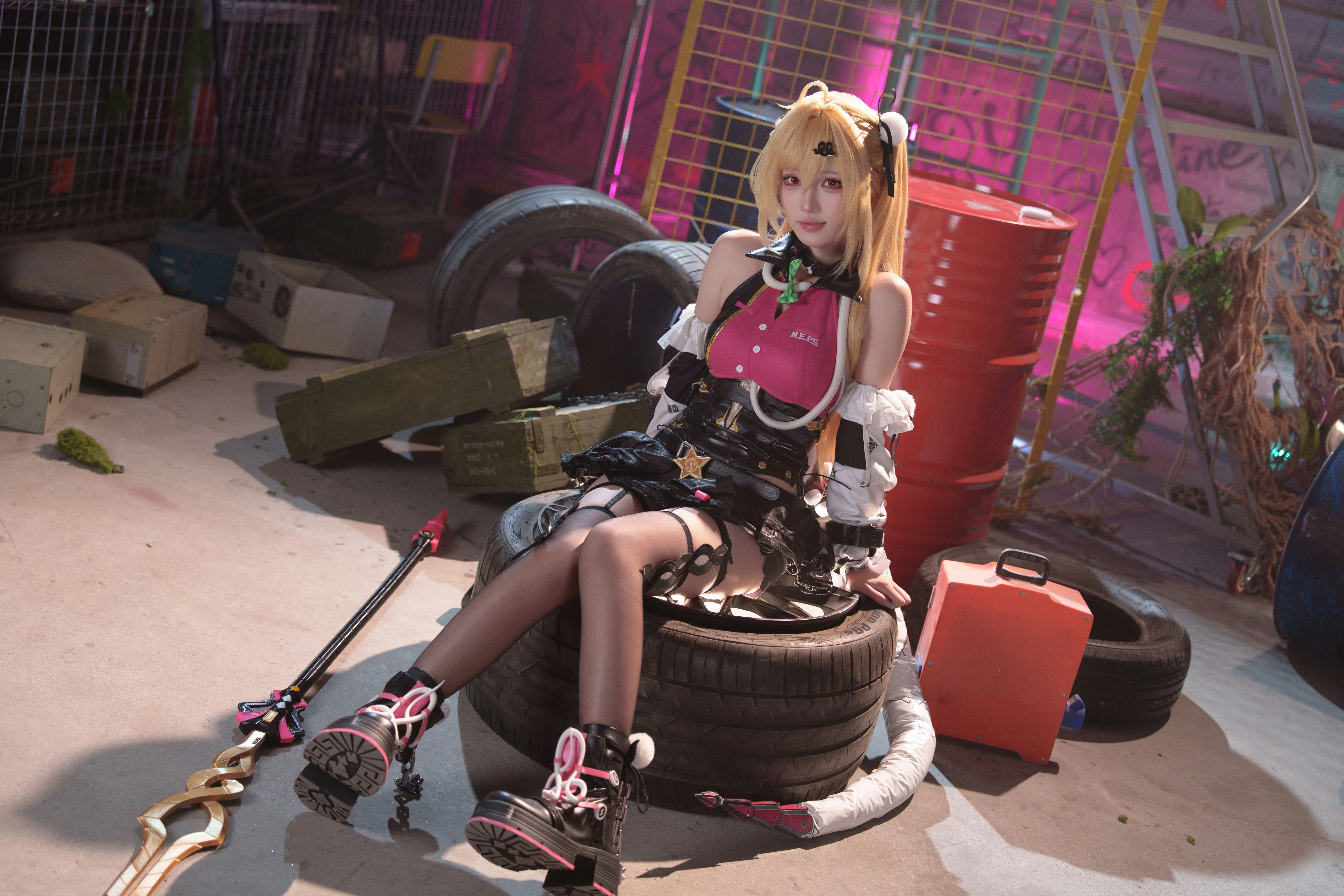 【绝区零希希芙cos】废墟里的粉色闪光，这次挑战了工业风场景
