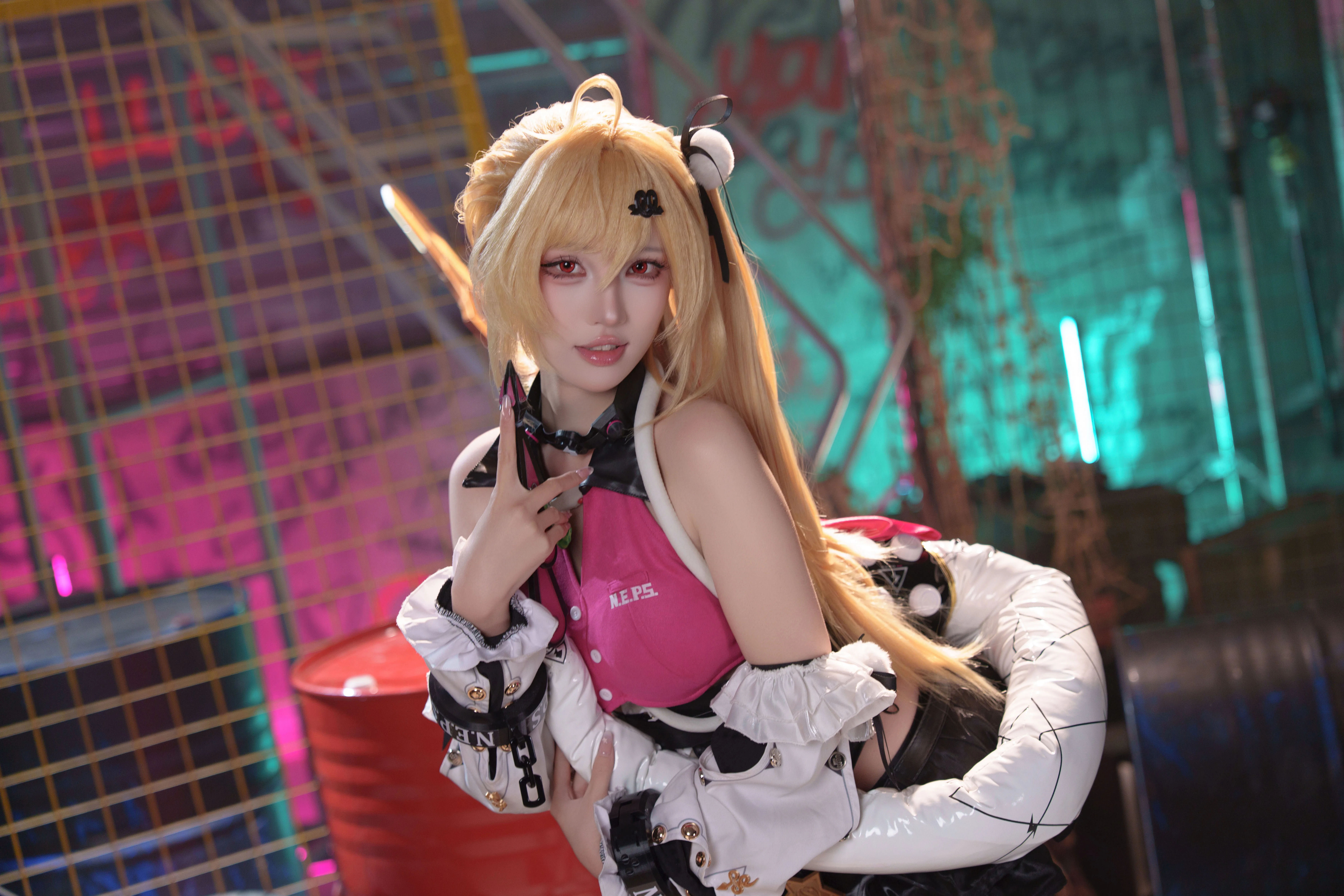 【绝区零希希芙cos】废墟里的粉色闪光，这次挑战了工业风场景 - 第 5 张
