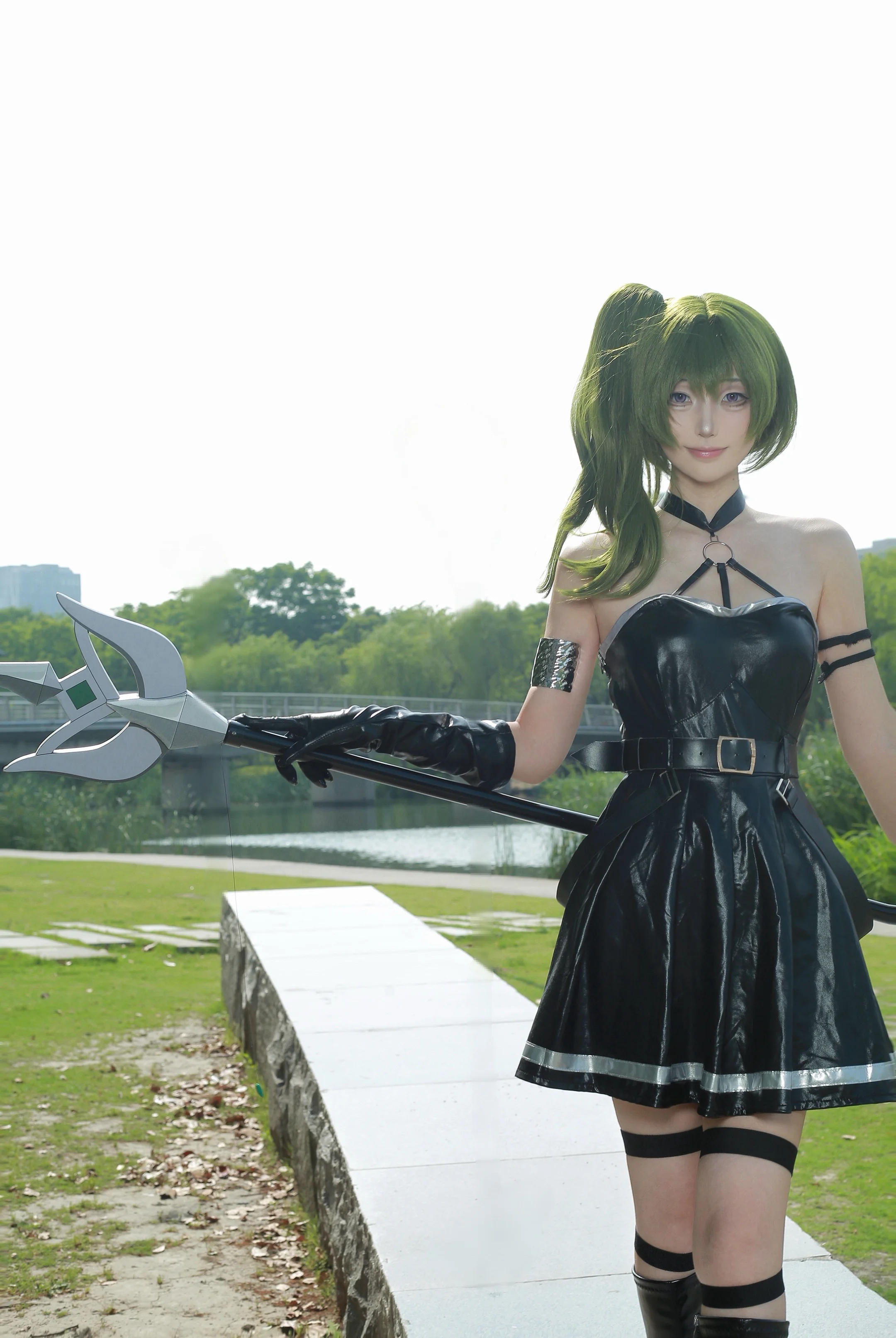 【尤贝尔cos】葬送的芙丽莲，这套黑色亮面皮裙的户外记录