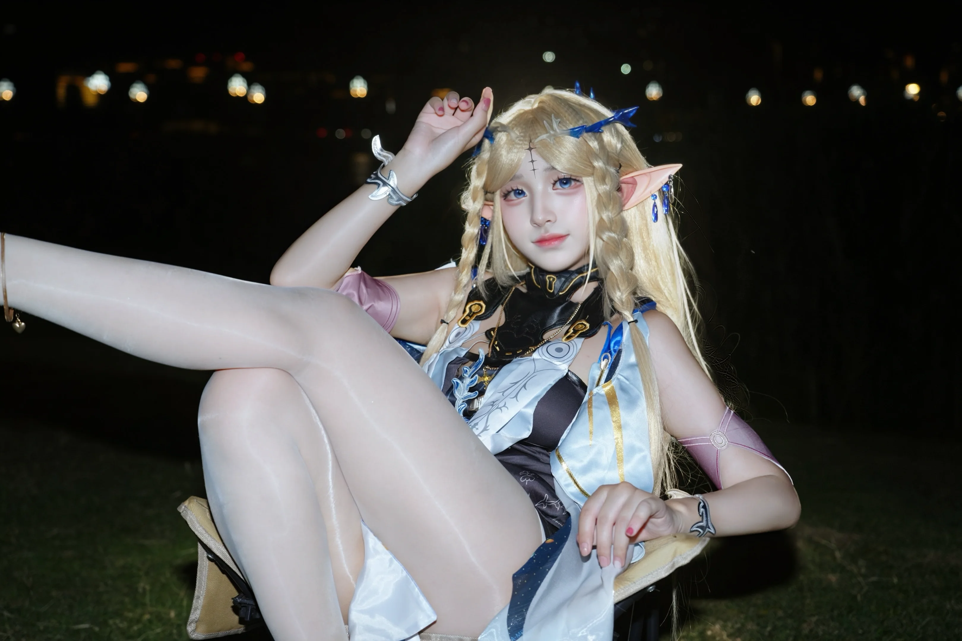 【卡提希娅cos】夜晚草地里的精灵与梯子