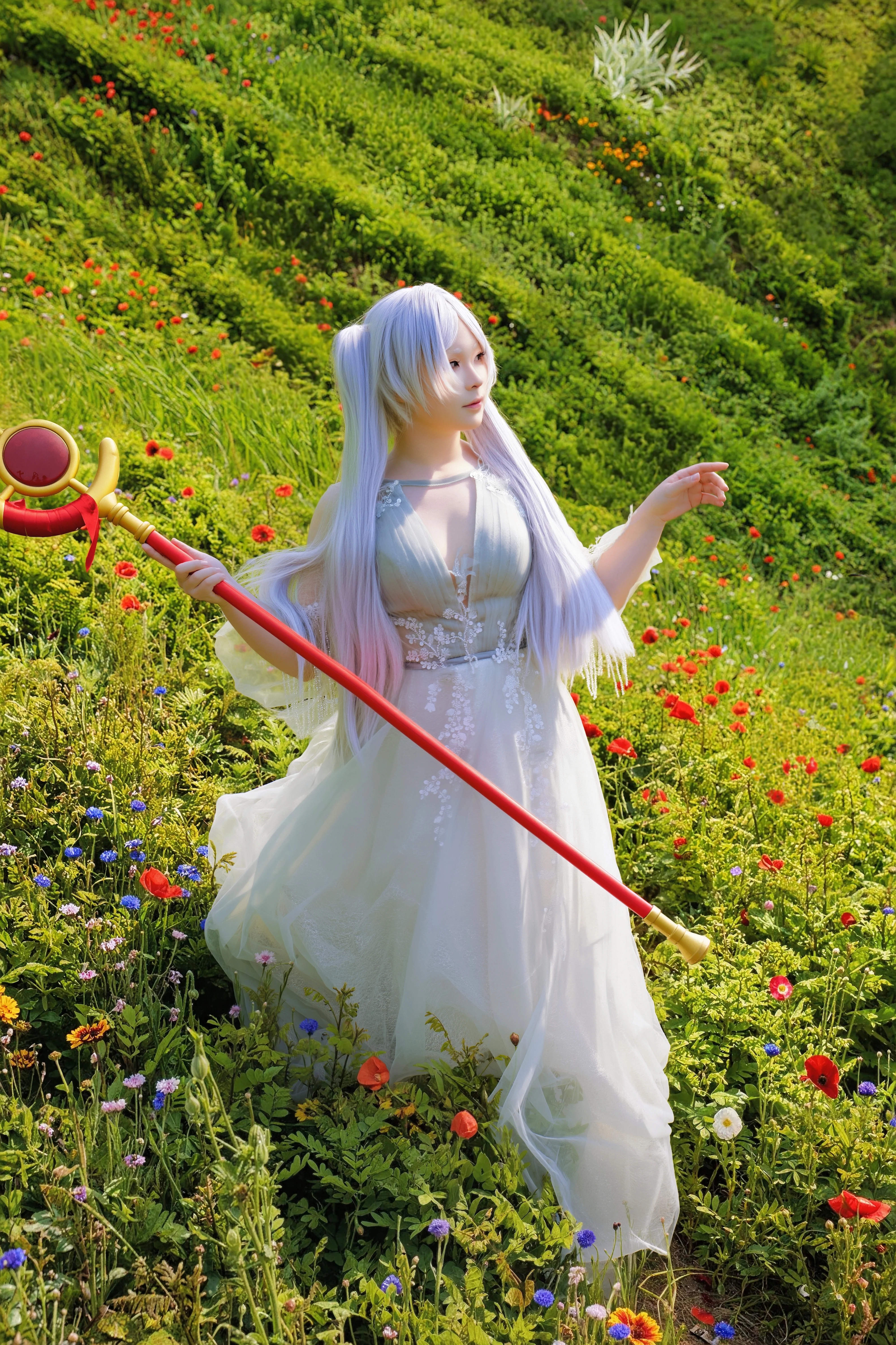 【芙莉莲cos】旷野微风与蓝色花海间的精灵 - 第 1 张