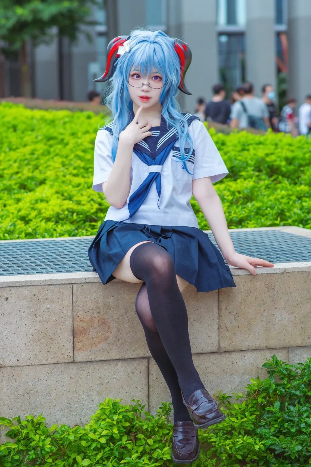 【甘雨cos】广州漫展场外返图，水手服与绝对领域的清爽搭配 - 第 1 张