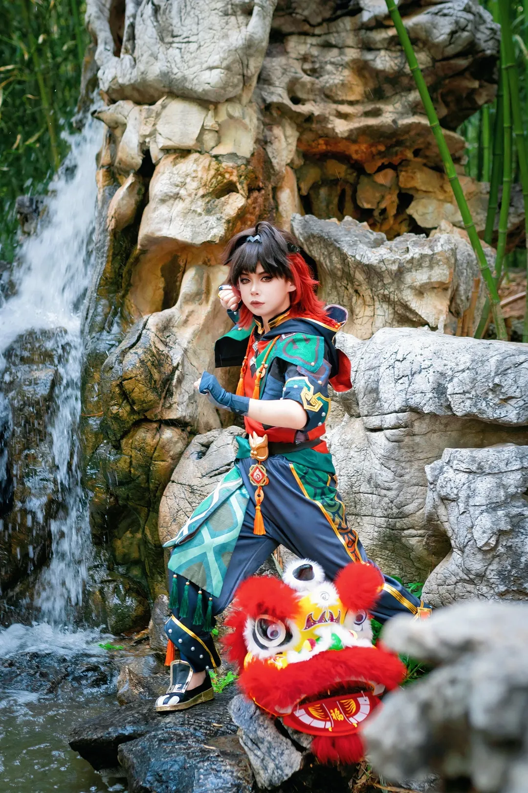 【嘉明cos】原神里的舞狮少年，竹林假山走一遭 - 第 4 张