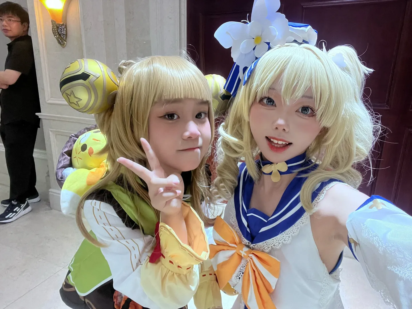 【バーバラ コスプレ】『原神』夏セーラー服コスプレ、爽やかな階段にたたずむ黄色いアヒル - 11 枚目