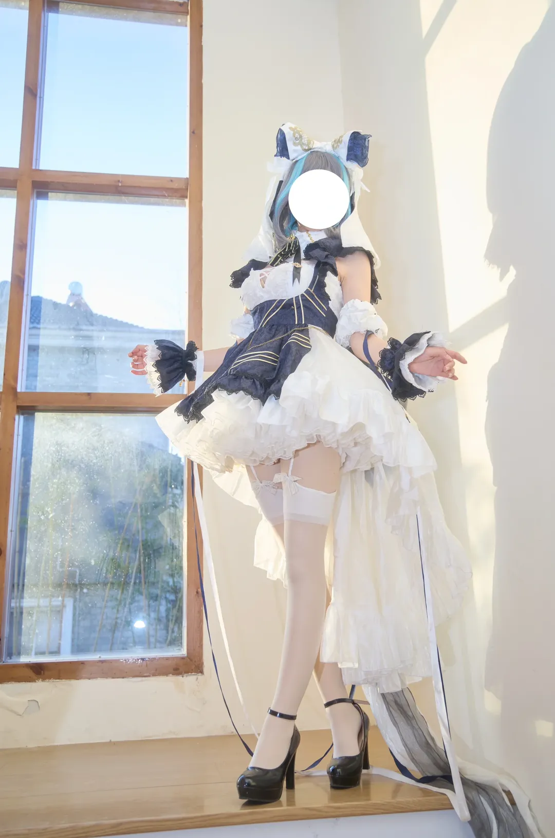 【碧蓝航线柴郡cos】阳光与木楼梯间的女仆装拍摄 - 第 3 张
