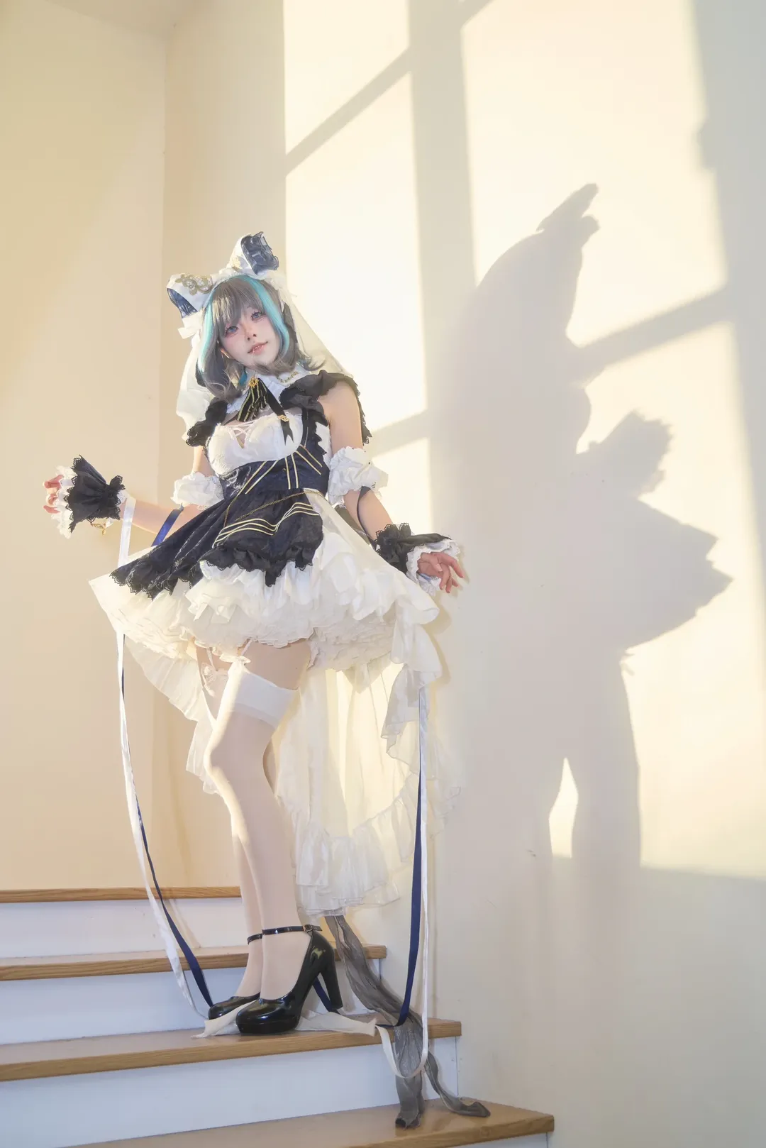 【碧蓝航线柴郡cos】阳光与木楼梯间的女仆装拍摄 - 第 5 张