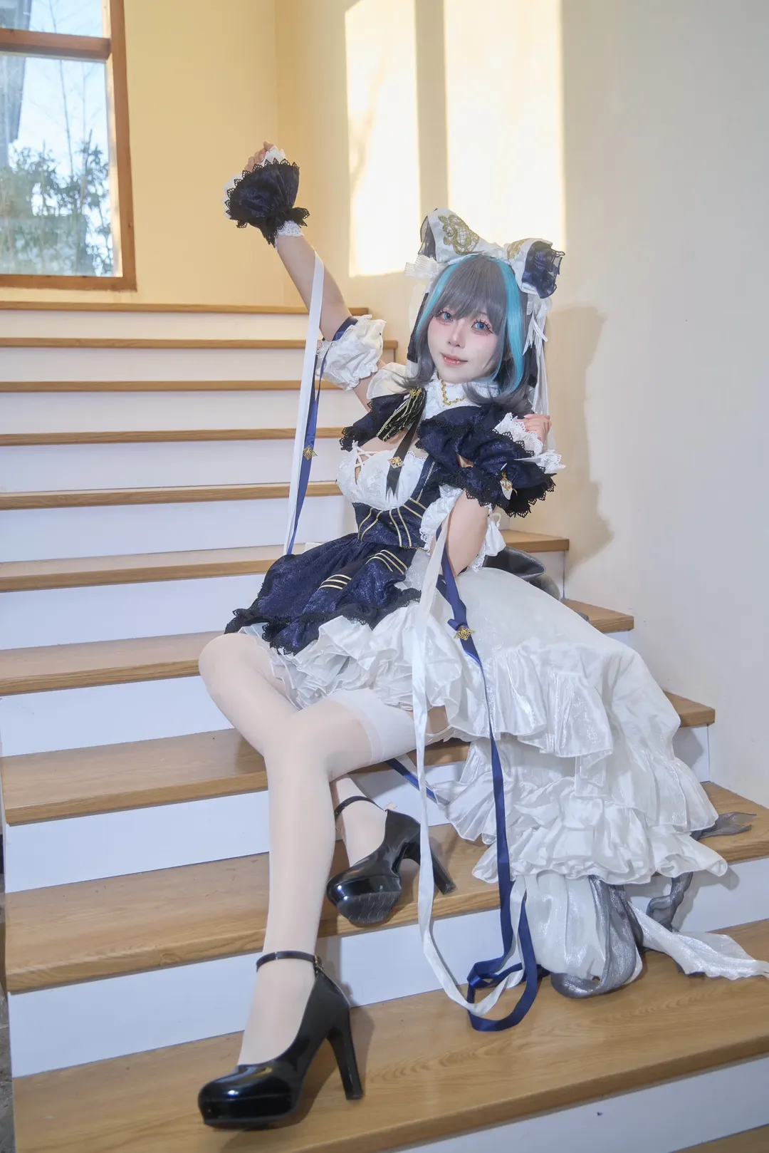 【碧蓝航线柴郡cos】阳光与木楼梯间的女仆装拍摄 - 第 7 张
