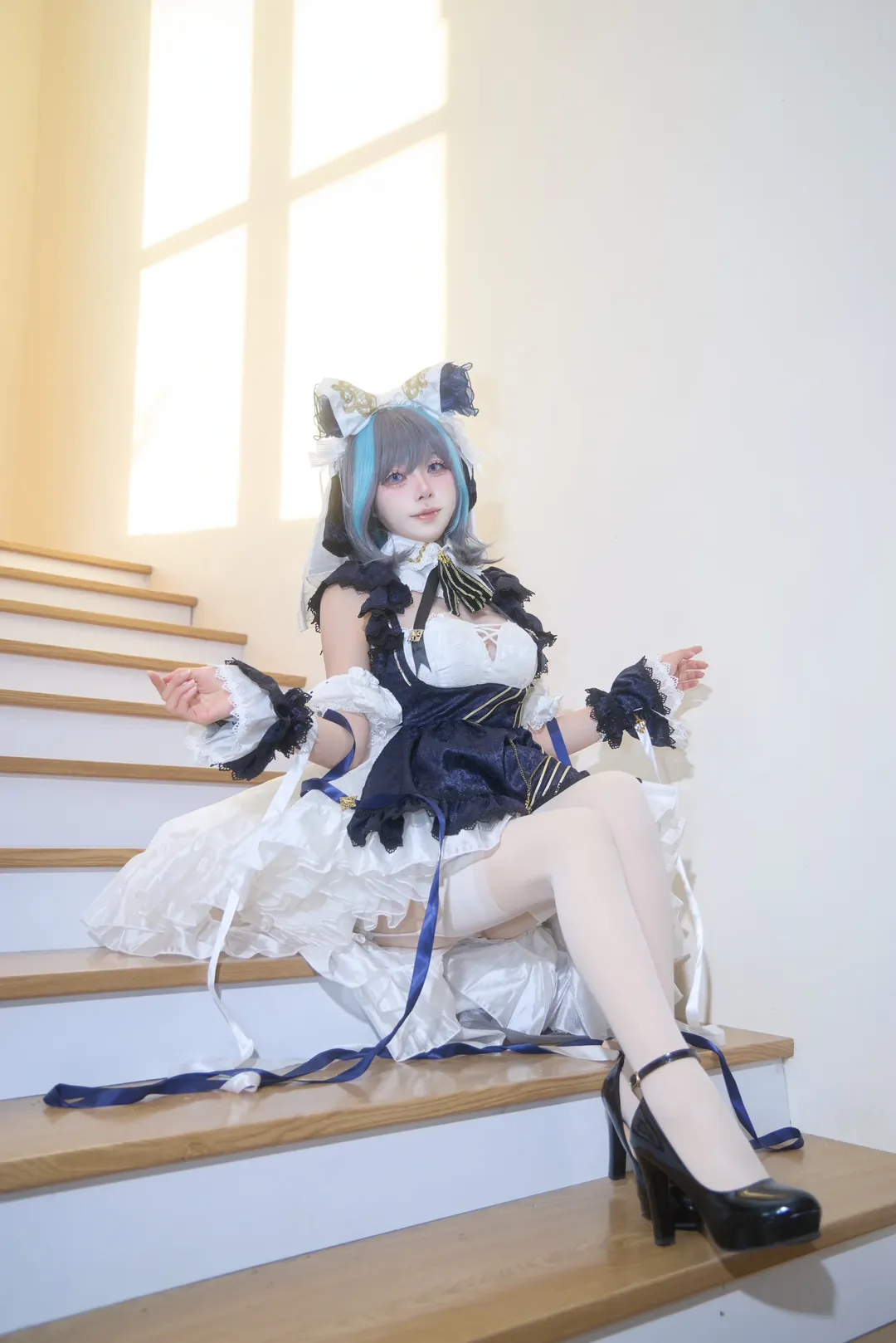 【碧蓝航线柴郡cos】阳光与木楼梯间的女仆装拍摄 - 第 9 张