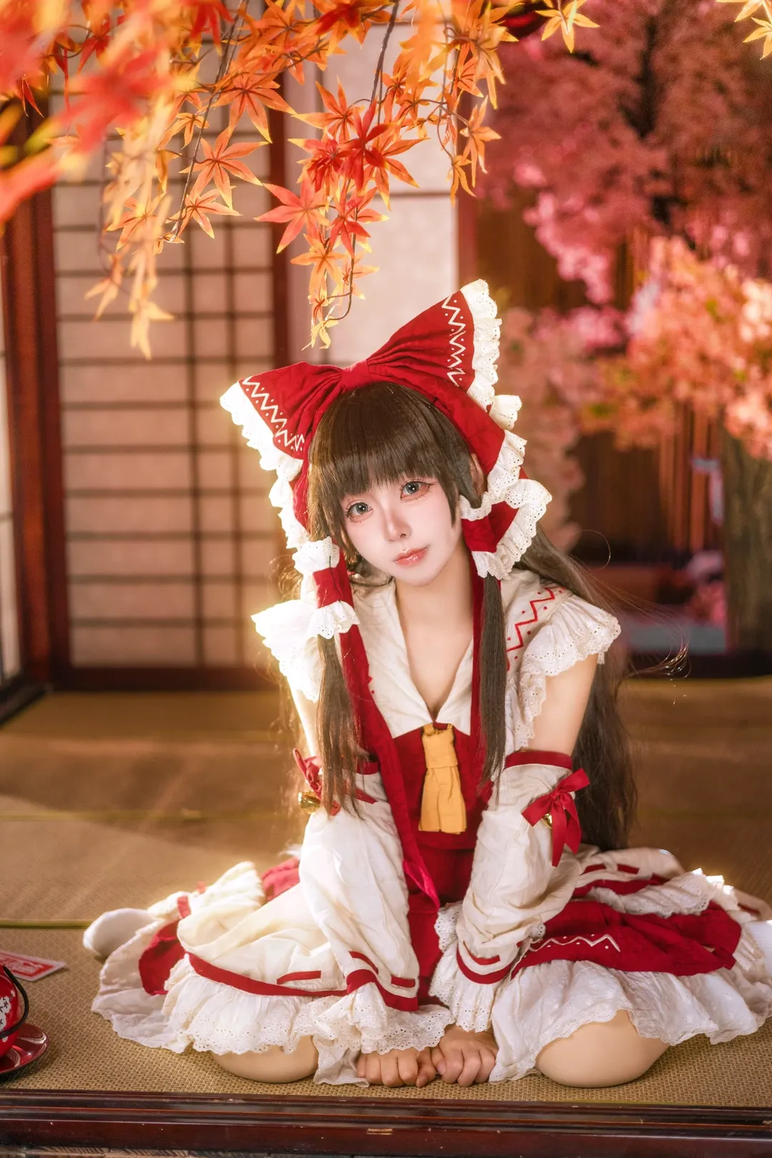 【博丽灵梦cos】东方project的红白巫女，秋日神社的静谧时光