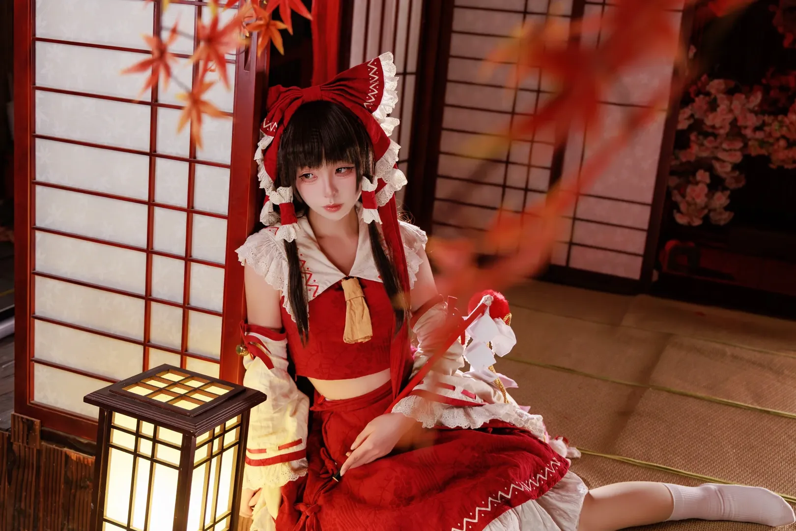 【博丽灵梦cos】东方project的红白巫女，秋日神社的静谧时光 - 第 6 张