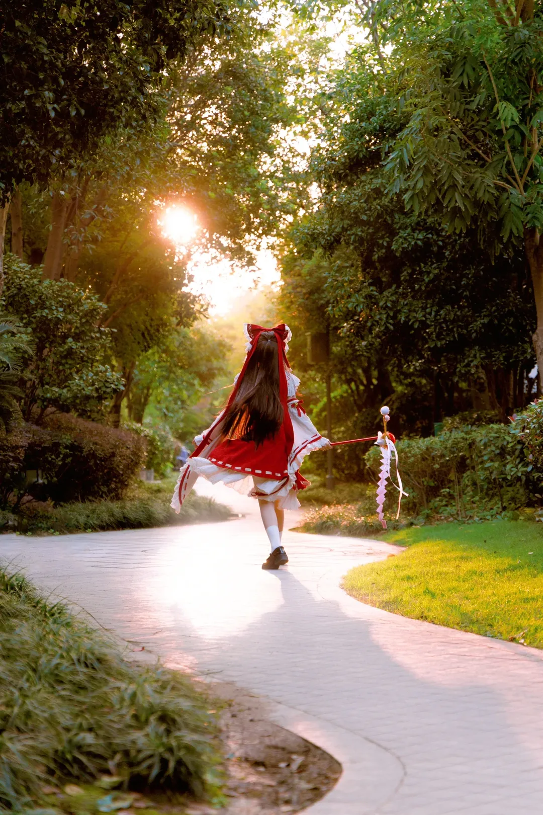 【博丽灵梦cos】东方project的红白巫女，秋日神社的静谧时光 - 第 8 张