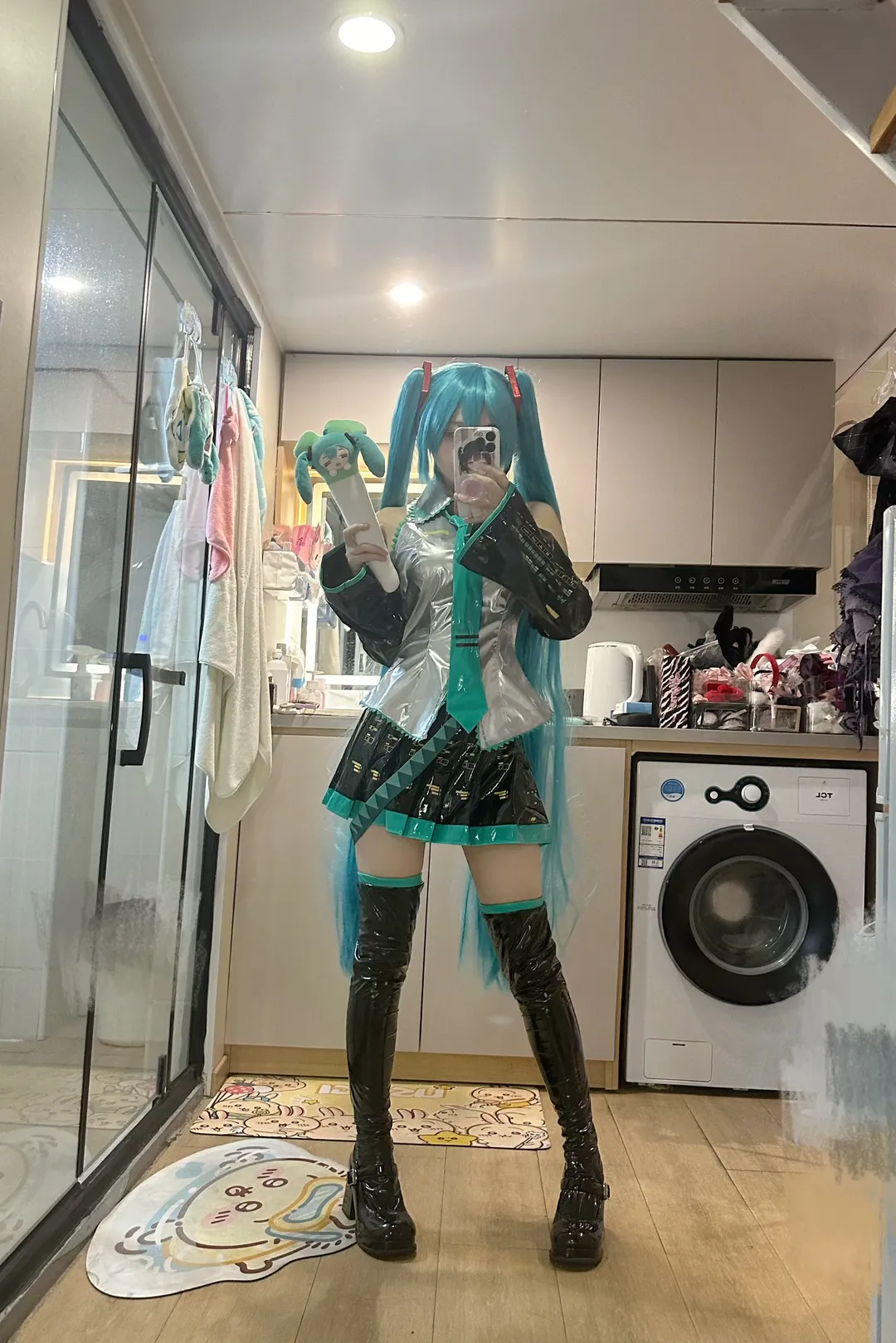 [Hatsune Miku Cosplay] This Patent Leather Cosplay Costume Is an Amazing Value, Unusually Slimming Fit - Image 2