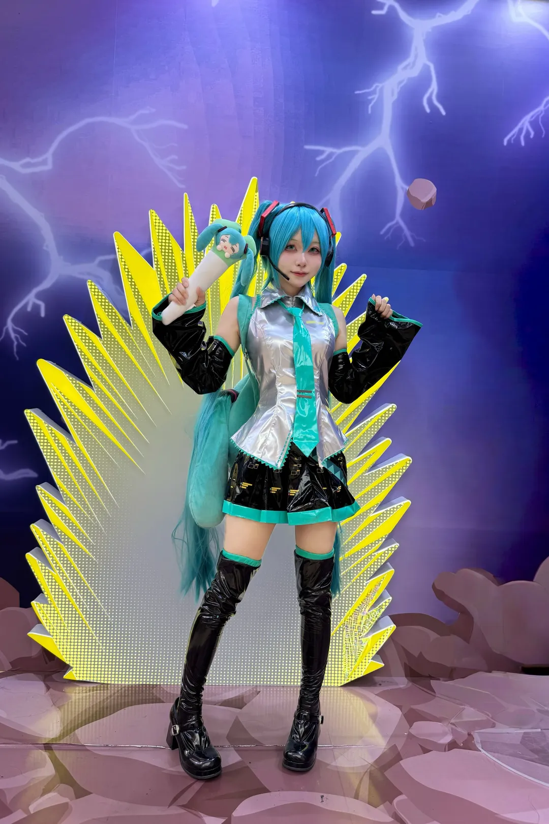 【初音未来cos】这套漆皮C服性价比拉满，版型意外显瘦