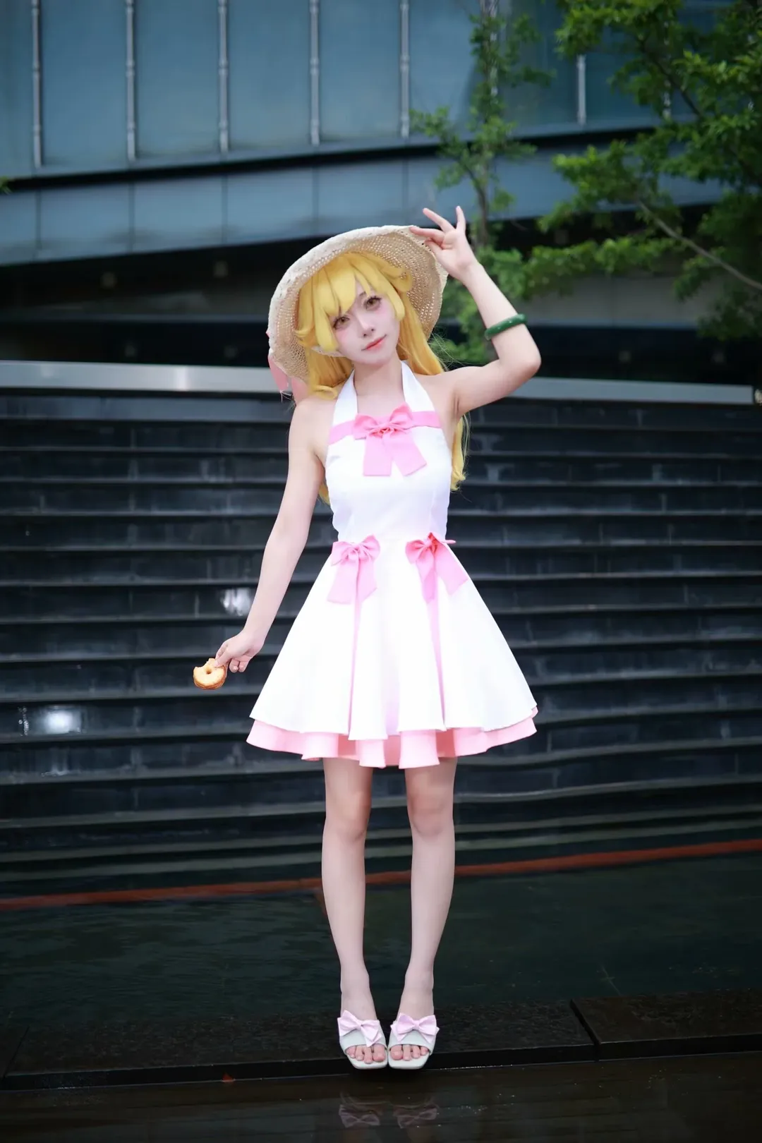 【忍野忍コスプレ】化物語の金髪吸血鬼、夏の街角アーカイブ - 1 枚目