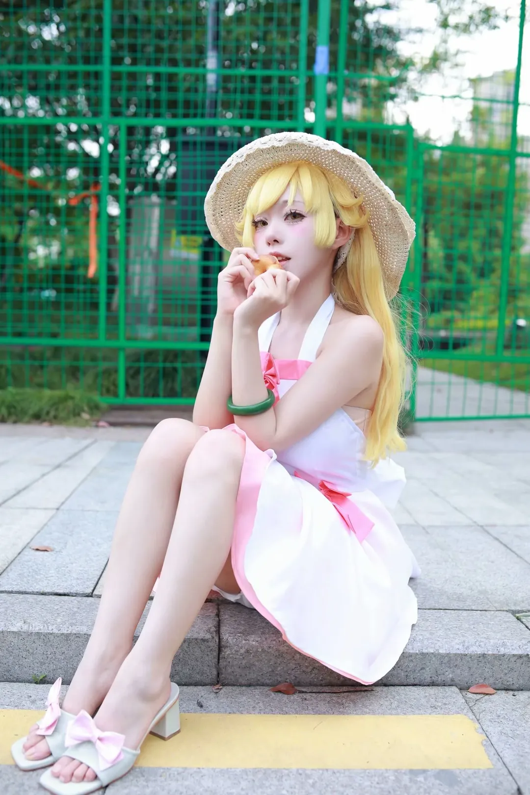 【忍野忍コスプレ】化物語の金髪吸血鬼、夏の街角アーカイブ - 4 枚目
