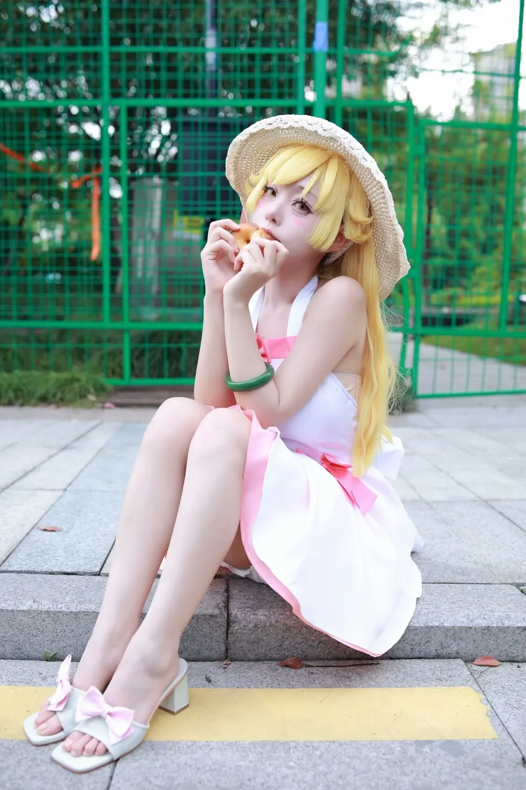 【忍野忍コスプレ】化物語の金髪吸血鬼、夏の街角アーカイブ - 5 枚目