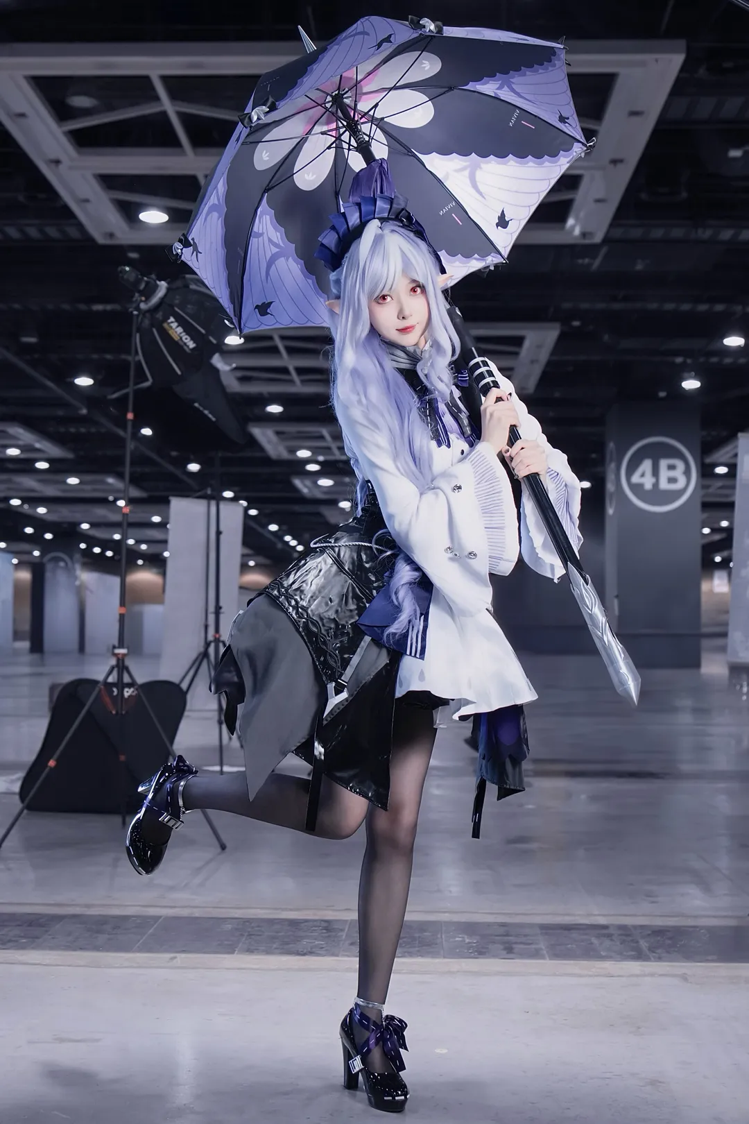 【薇薇安cos】绝区零的雨中信使，手持长伞漫步展馆