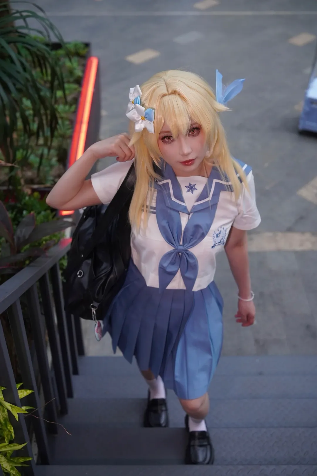 【荧cos】原神旅行者的JK校园风，街头巷尾的随性出片 - 第 1 张