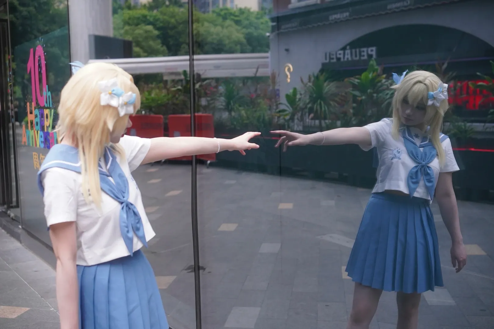 【荧cos】原神旅行者的JK校园风，街头巷尾的随性出片 - 第 10 张