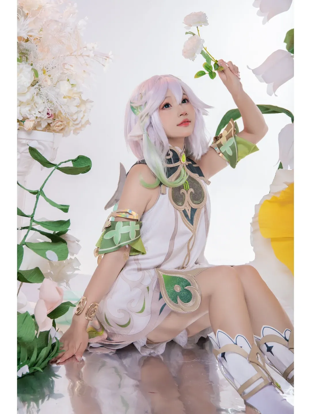[Nahida Cosplay] Genshin Impact's Dendro Archon Comes to Life with Agile Grace, Recreating Serene Forest Vibe - Image 1