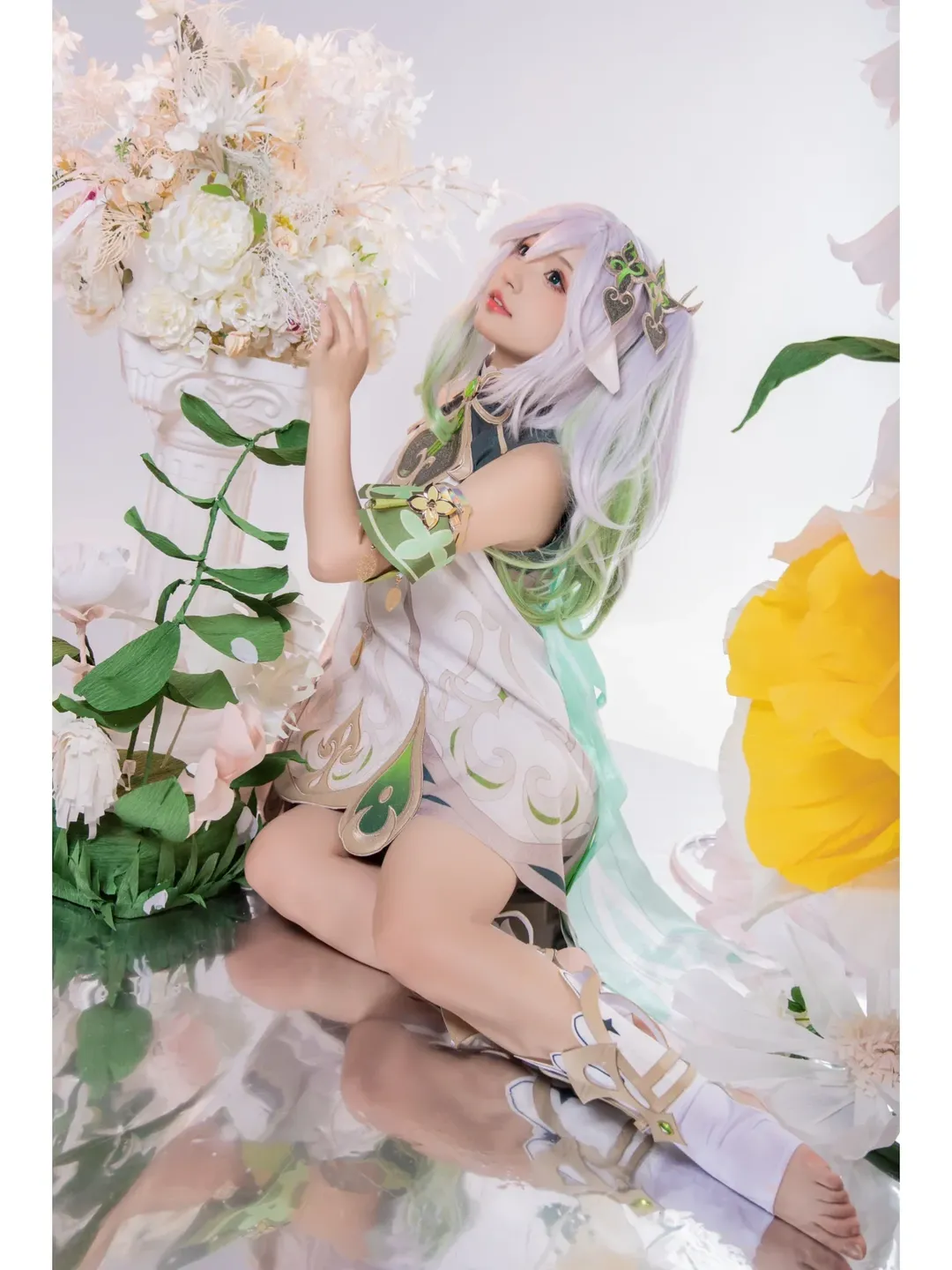 [Nahida Cosplay] Genshin Impact's Dendro Archon Comes to Life with Agile Grace, Recreating Serene Forest Vibe - Image 2