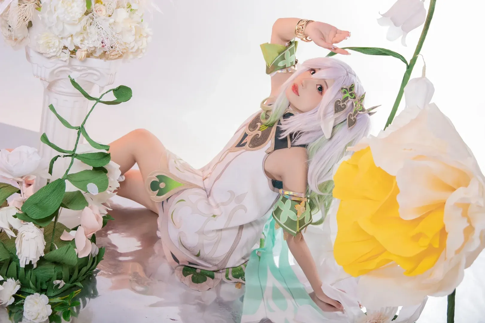 [Nahida Cosplay] Genshin Impact's Dendro Archon Comes to Life with Agile Grace, Recreating Serene Forest Vibe - Image 7