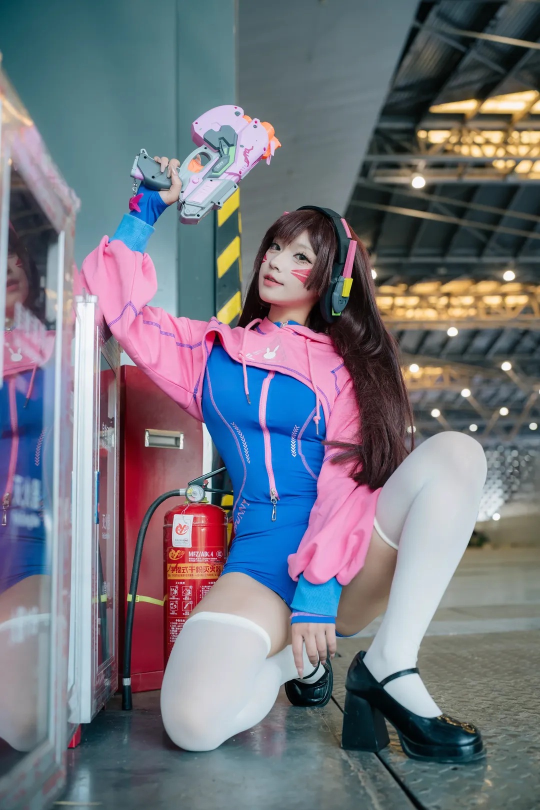 【D.Va cos】守望先锋的元气少女，展馆里的蓝粉运动风 - 第 1 张