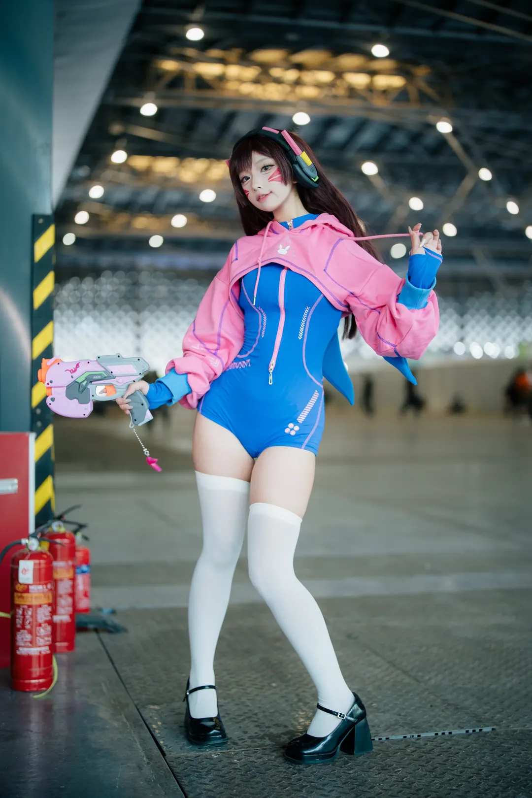 【D.Va cos】守望先锋的元气少女，展馆里的蓝粉运动风 - 第 5 张