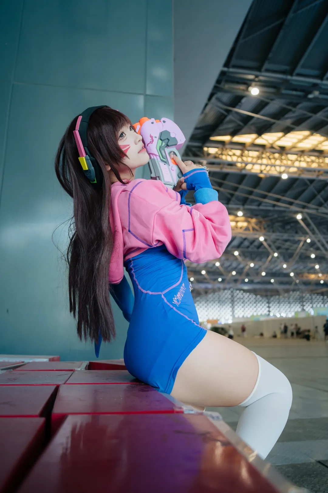 【D.Va cos】守望先锋的元气少女，展馆里的蓝粉运动风