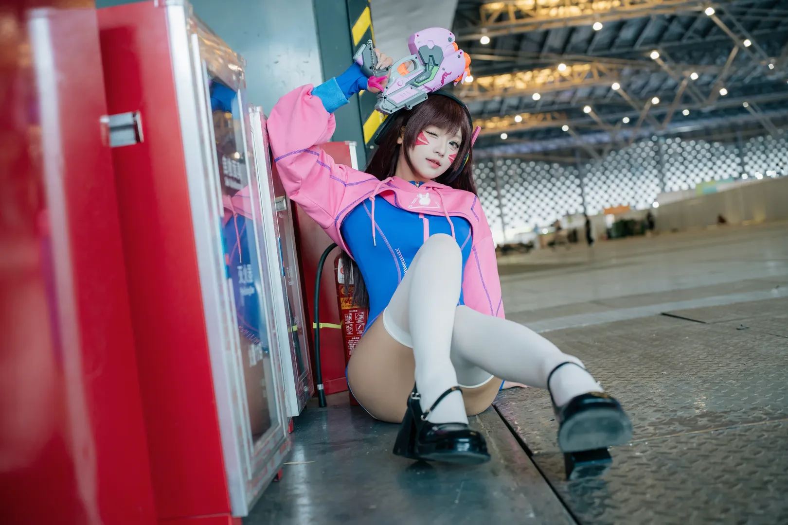 【D.Va cos】守望先锋的元气少女，展馆里的蓝粉运动风 - 第 8 张