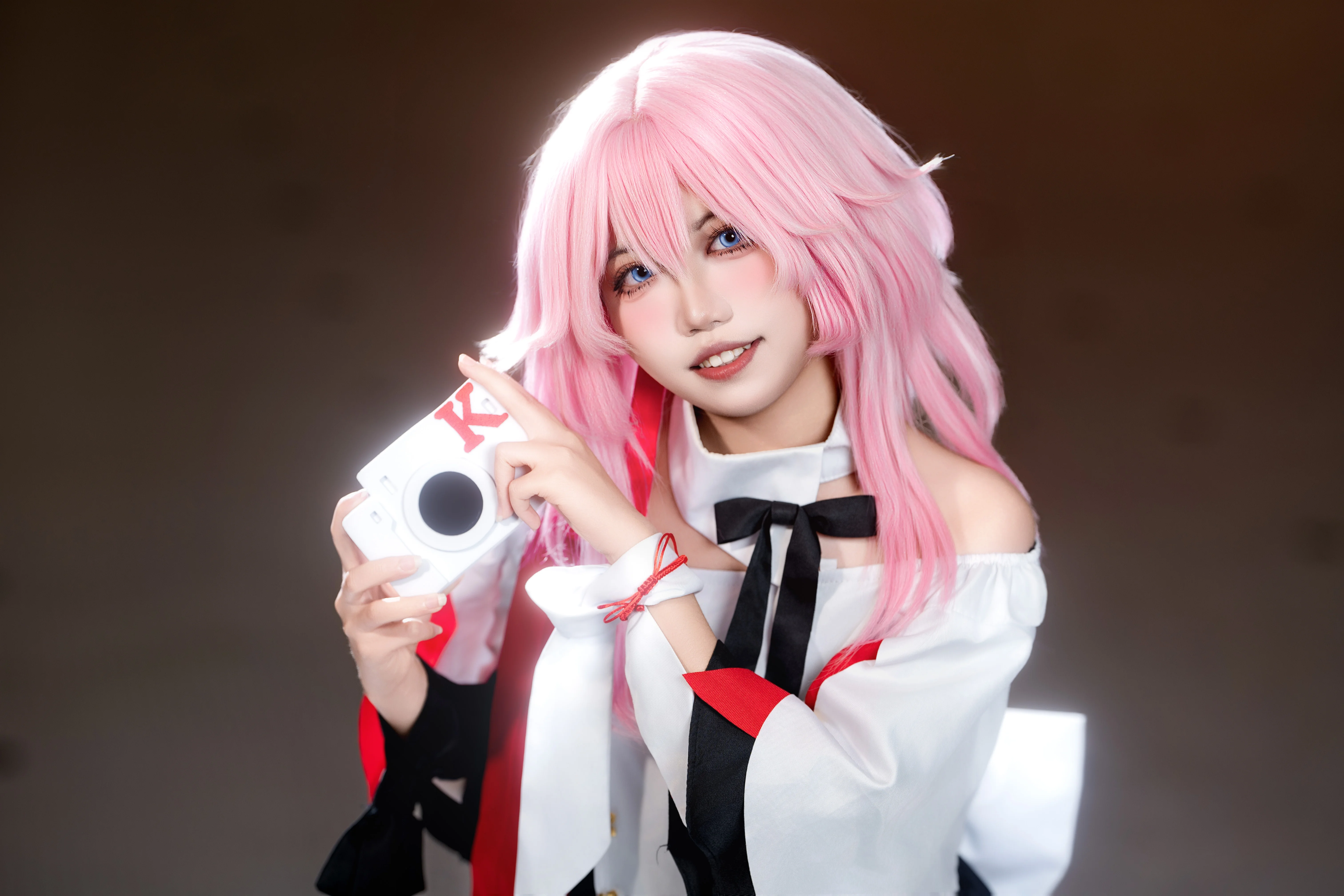 【三月七cos】穿上KFC联动限定版，今天由我带来星穹列车的元气 - 第 2 张