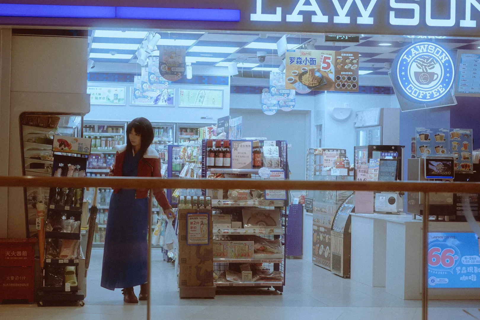 【两仪式cos】空之境界，便利店与草莓冰淇淋的随性时刻 - 第 7 张