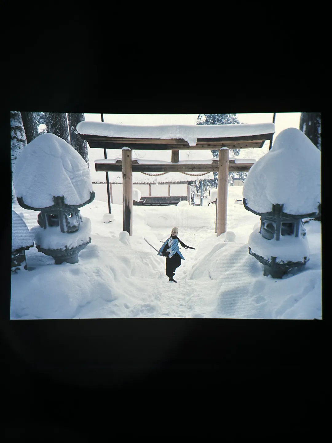【冲田总司cos】户隐神社雪景下的灵衣总司 - 第 7 张